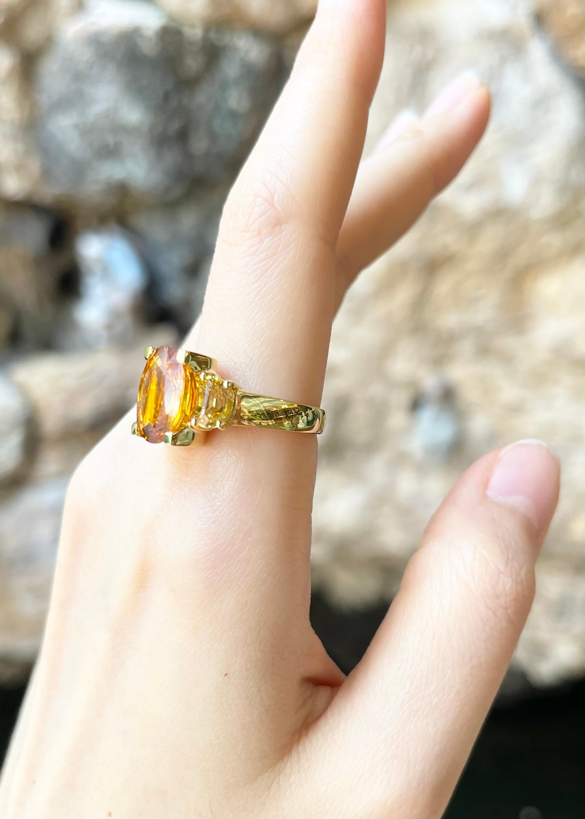 Yellow Sapphire Ring set in 18K Gold Settings For Sale 2
