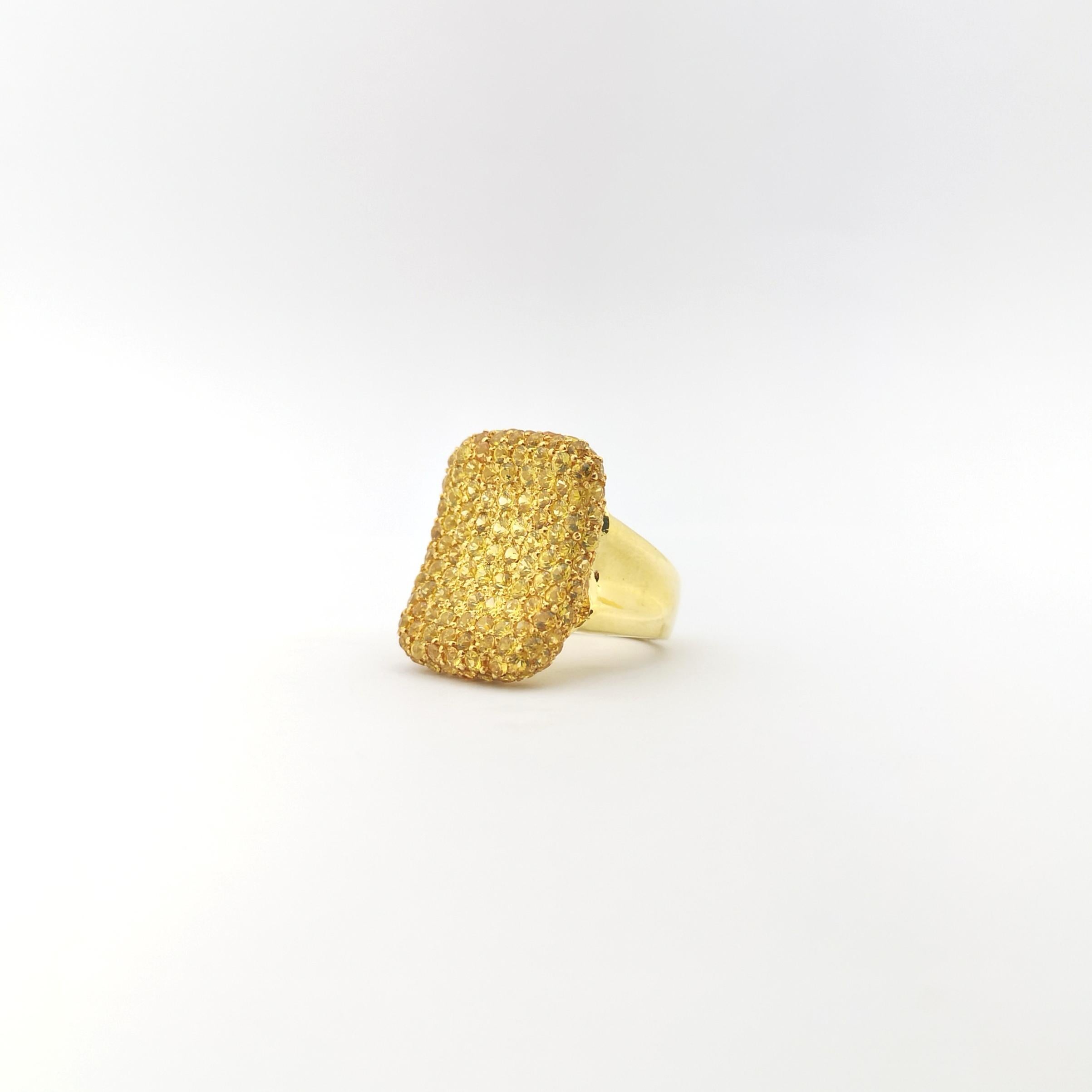 Bague en saphir jaune sertie d'or 18 carats en vente 3