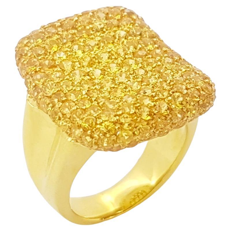 Gelber Saphir-Ring in 18 Karat Goldfassungen gefasst