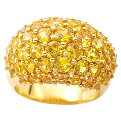 Anello con zaffiro giallo incastonato in oro 18 carati