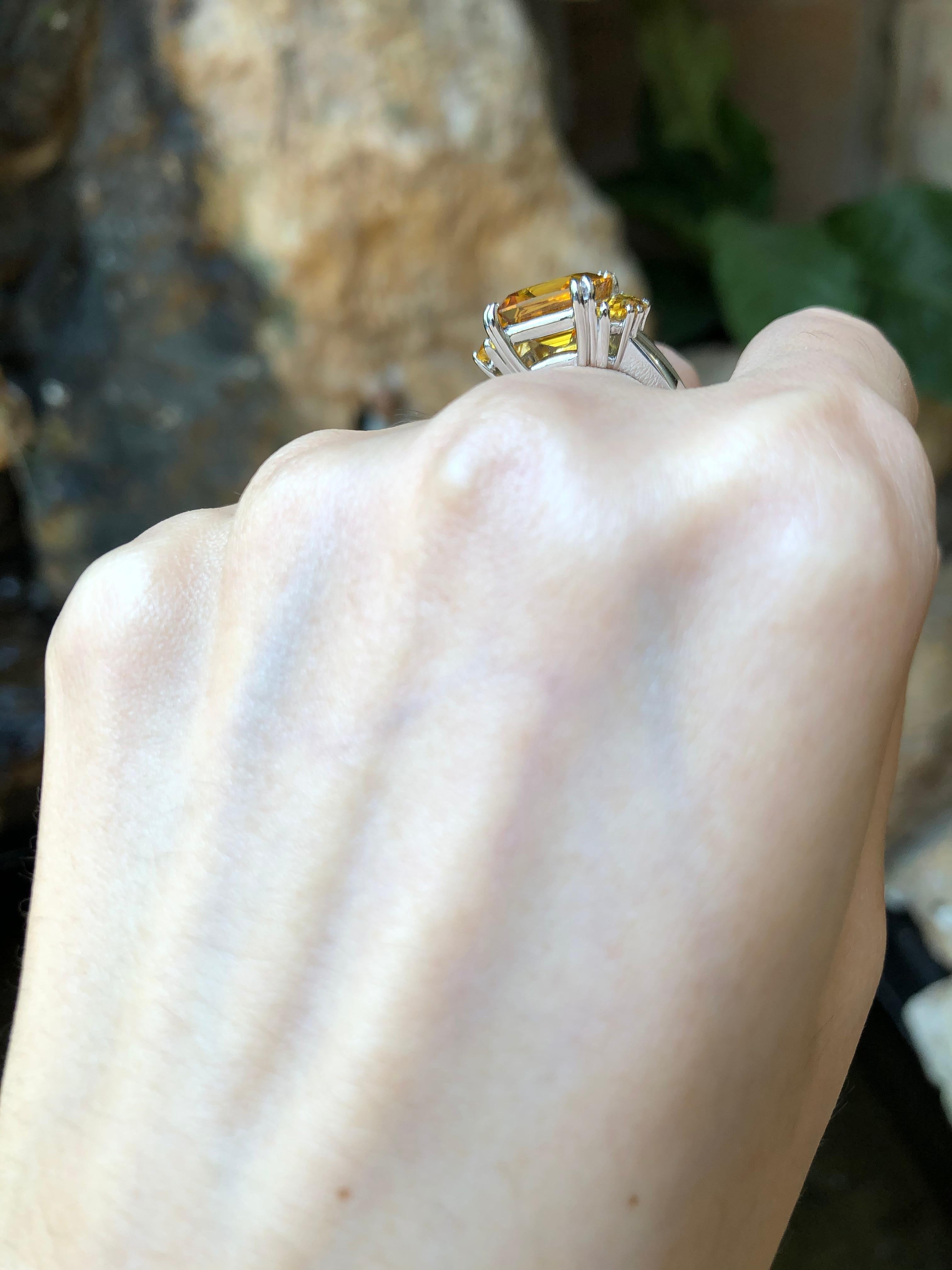 Bague en platine sertie d'un saphir jaune en sertissage 950 Pour femmes en vente