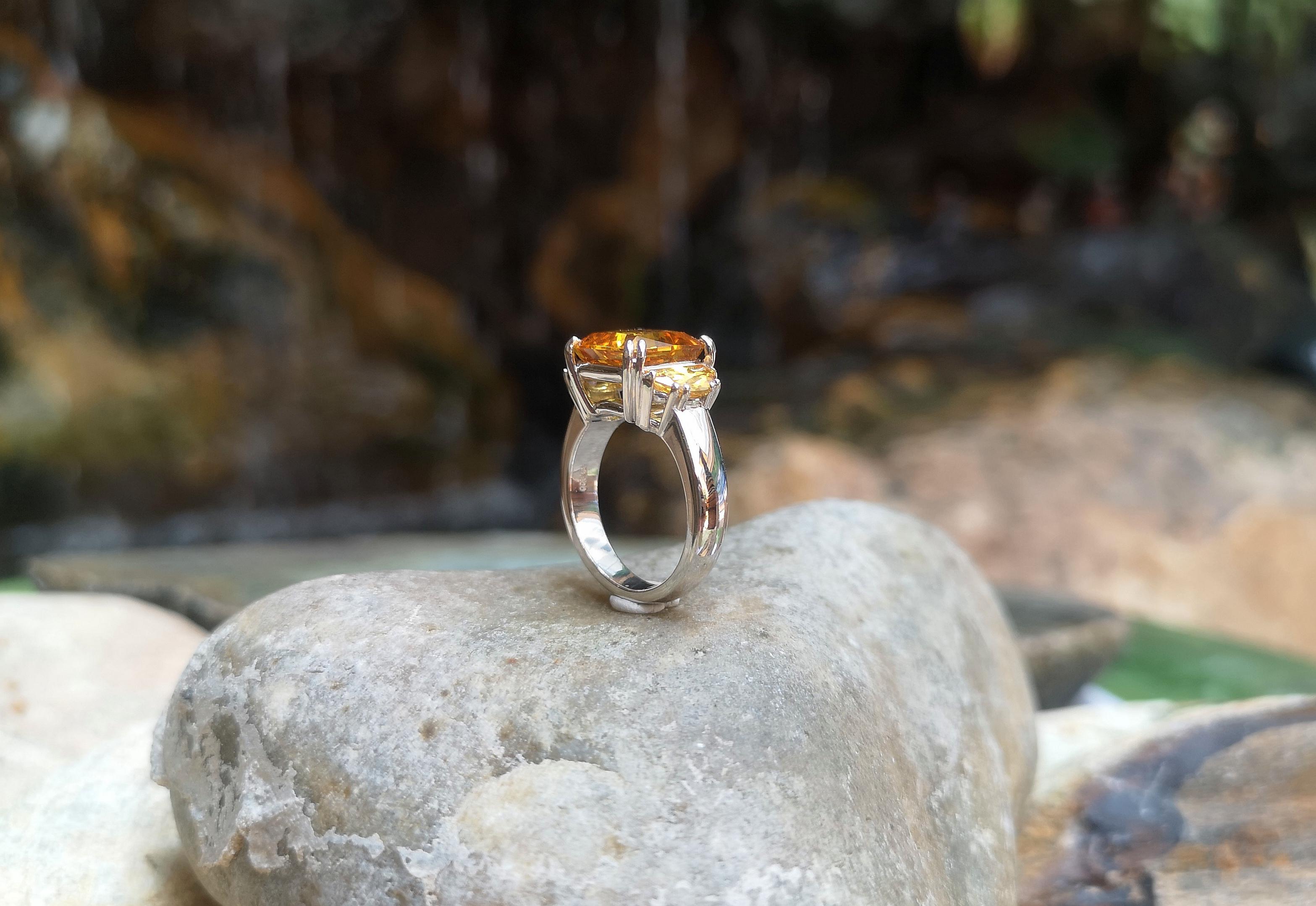 Bague en platine sertie d'un saphir jaune en sertissage 950 en vente 3