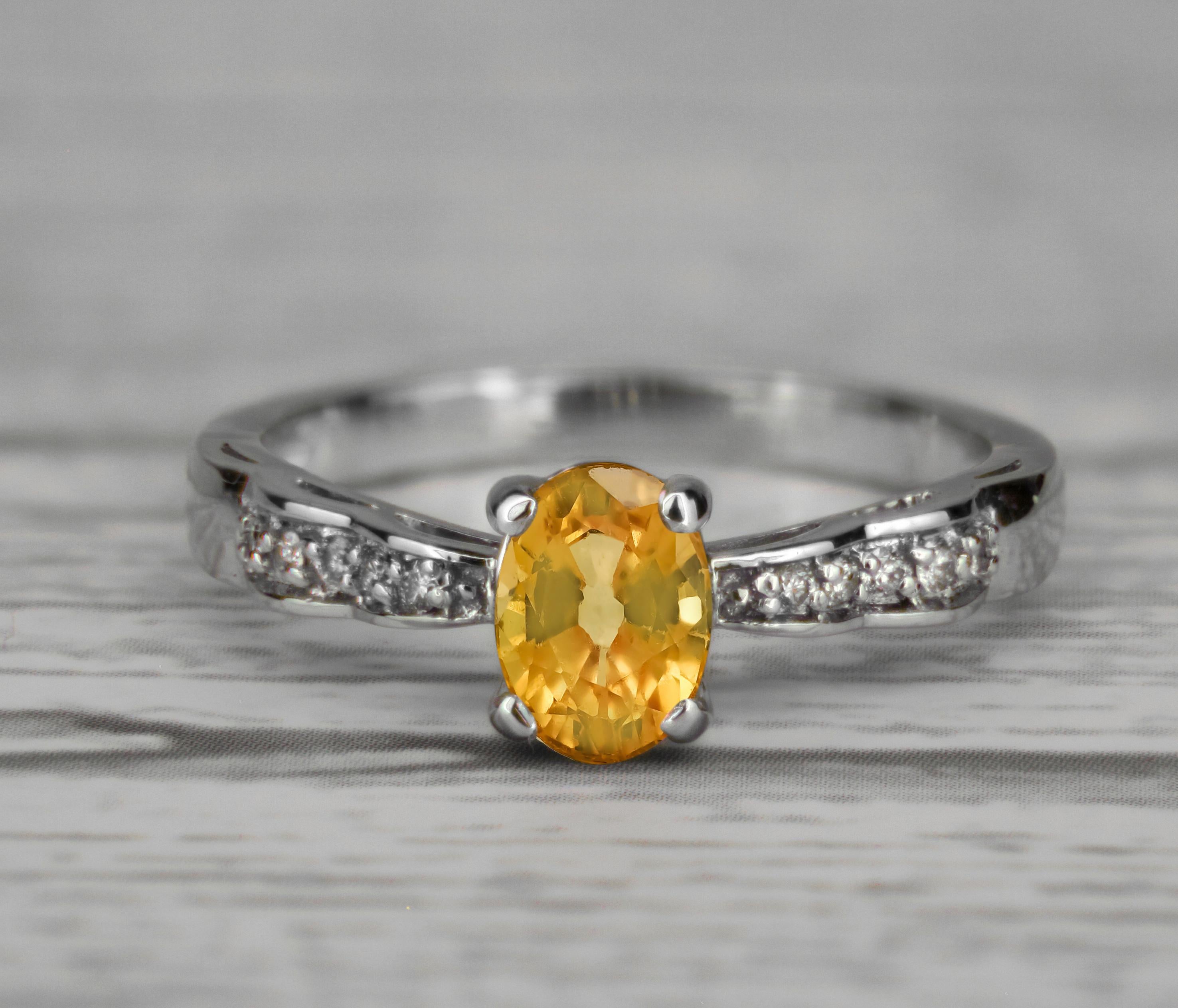 En vente :  Bague en saphir jaune et diamants latéraux en or 14k. 3