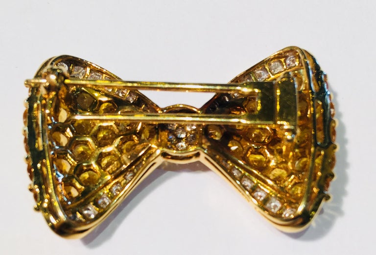 Yellow Sapphire White Diamond 18 Karat Gold Bow Tie Brooch Pin Over 7 Carat In Excellent Condition For Sale In Tustin, CA
