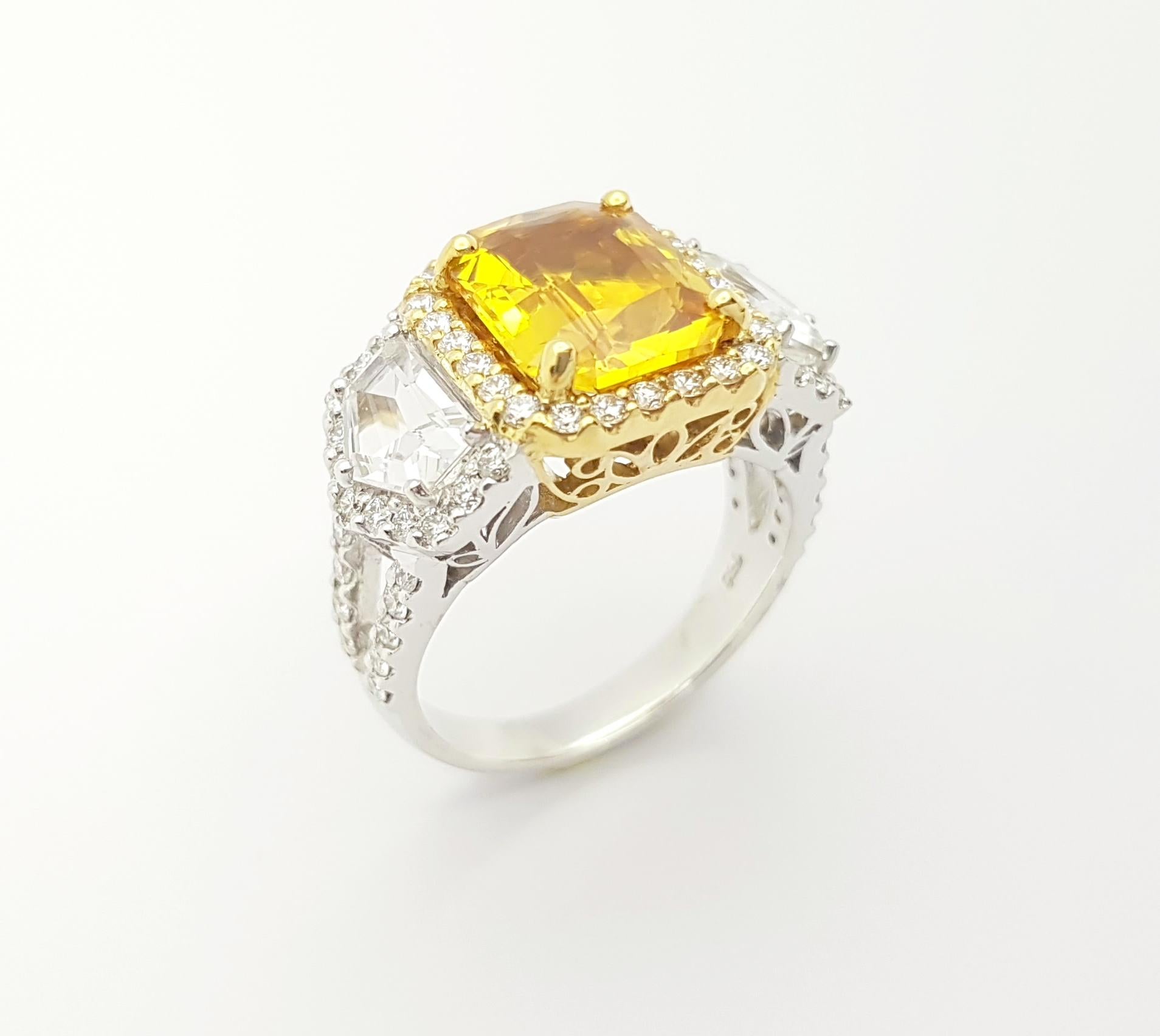 Bague en or blanc 18 carats sertie de saphir jaune, saphir blanc et diamants en vente 3
