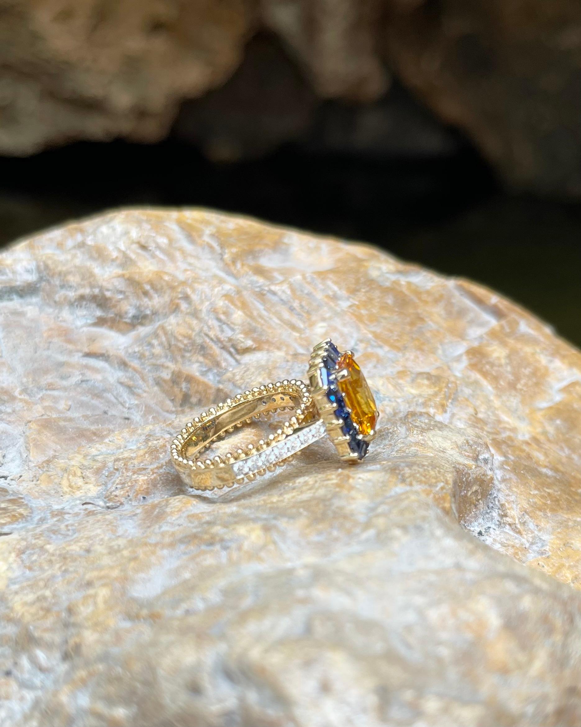 Ring aus 18 Karat Gold mit gelbem Saphir mit blauem Saphir und blauem Saphir und Diamant im Angebot 5