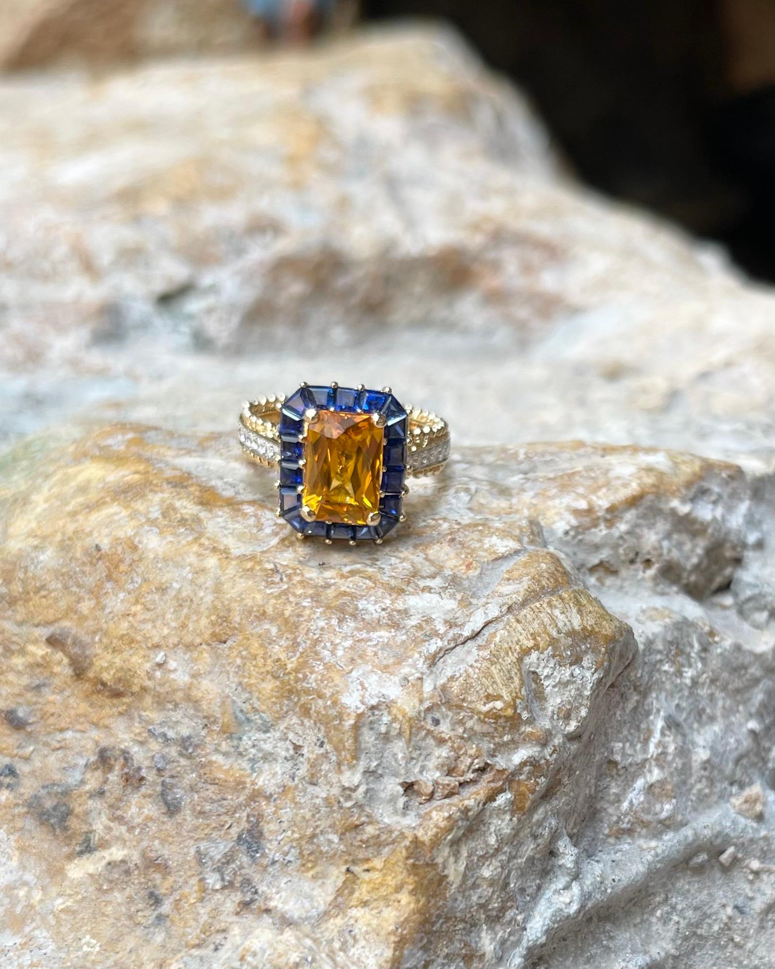 Ring aus 18 Karat Gold mit gelbem Saphir mit blauem Saphir und blauem Saphir und Diamant im Angebot 6