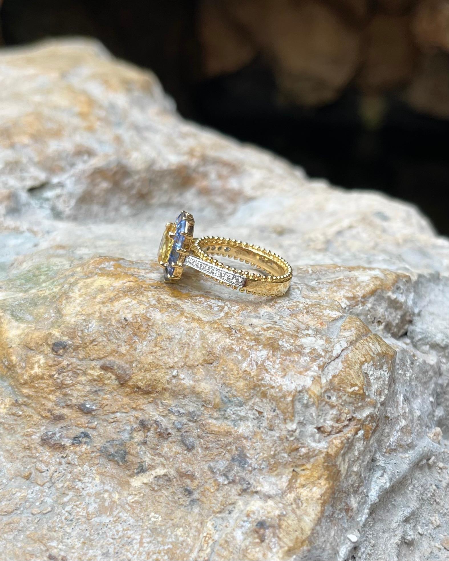 Bague en or 18 carats avec saphir jaune, saphir bleu et diamant en vente 6