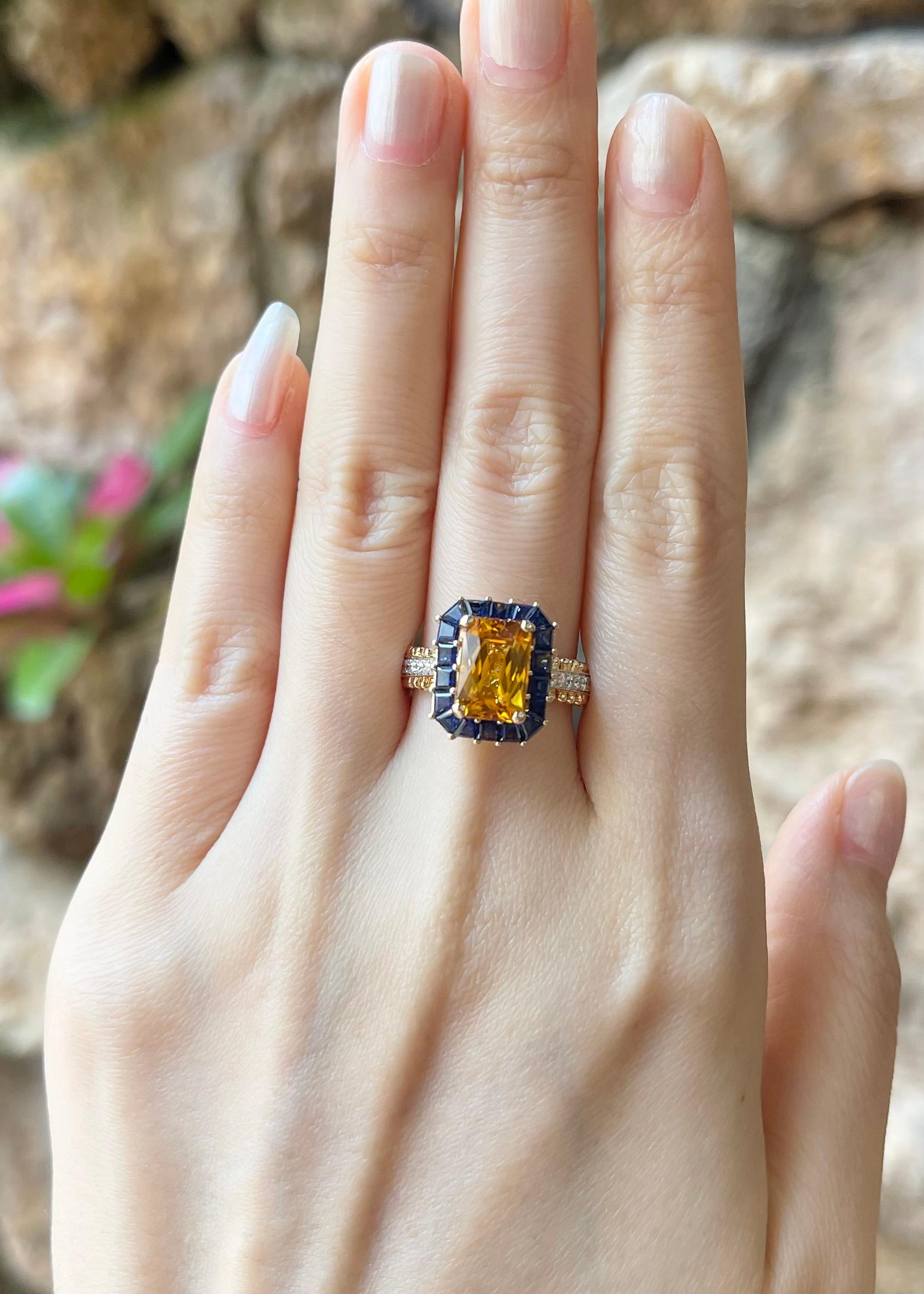 Gelber Saphir 3,11 Karat mit blauem Saphir 1,92 Karat und Diamant 0,23 Karat Ring in 18K Gold gefasst

Breite:  1.3 cm 
Länge: 1.5 cm
Ringgröße: 53
Gesamtgewicht: 8,41 Gramm

