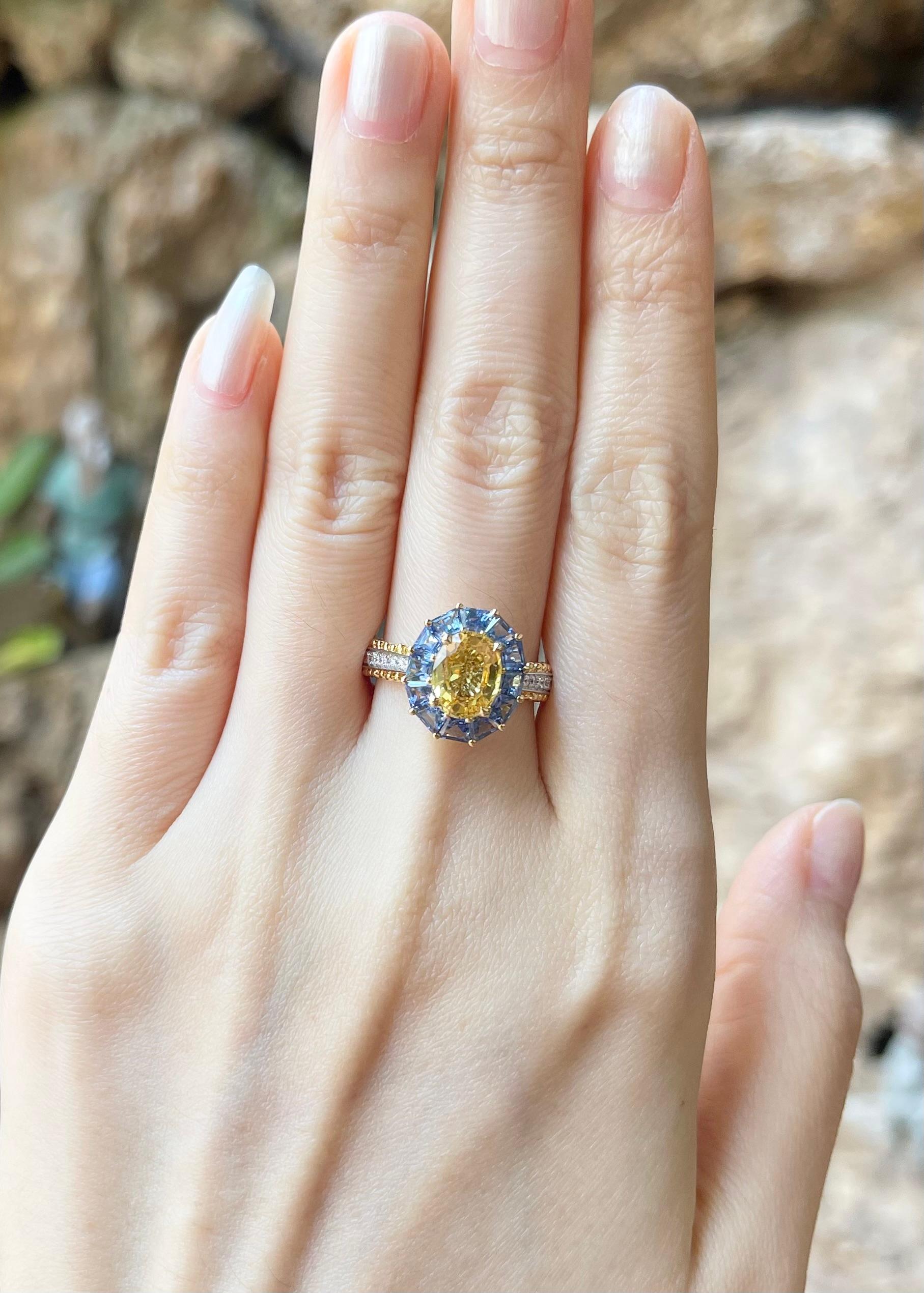 Saphir jaune 2,07 carats, saphir bleu 1,36 carats et diamant 0,14 carat Bague en or 18 carats

Largeur :  1,5 cm 
Longueur : 1.5 cm
Taille de l'anneau : 53
Poids total : 7,30 grammes


