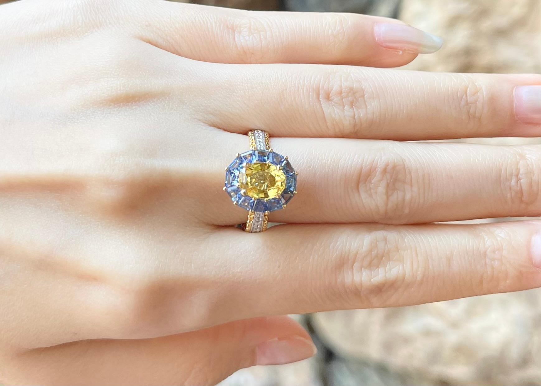 Contemporain Bague en or 18 carats avec saphir jaune, saphir bleu et diamant en vente