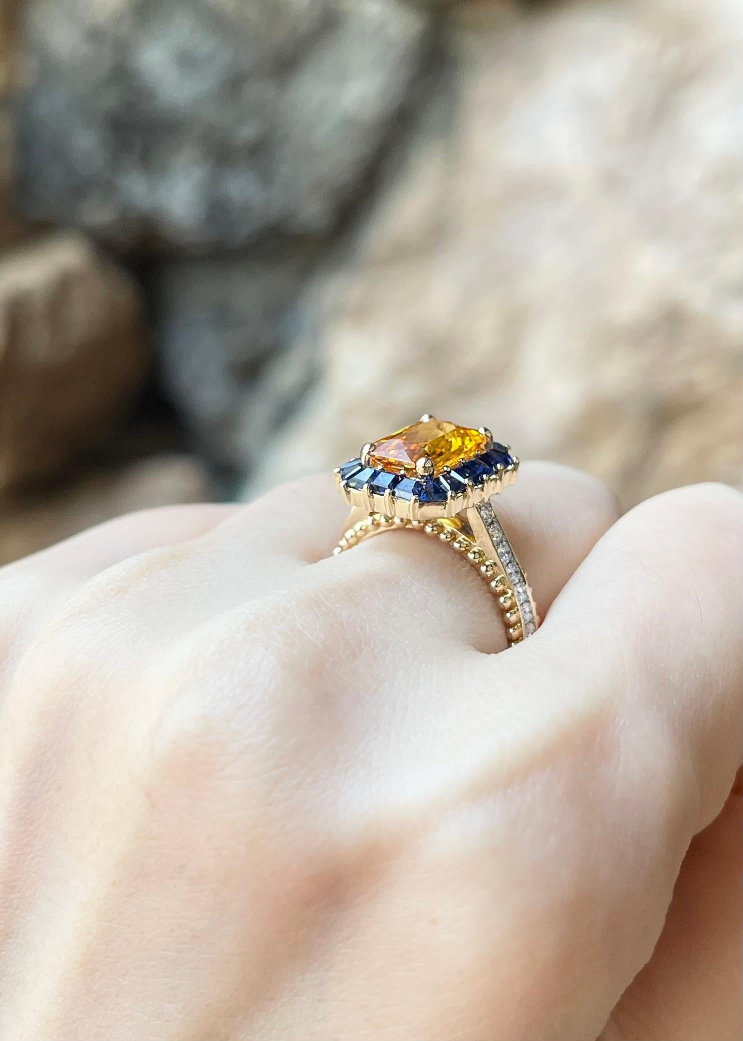 Ring aus 18 Karat Gold mit gelbem Saphir mit blauem Saphir und blauem Saphir und Diamant Damen im Angebot