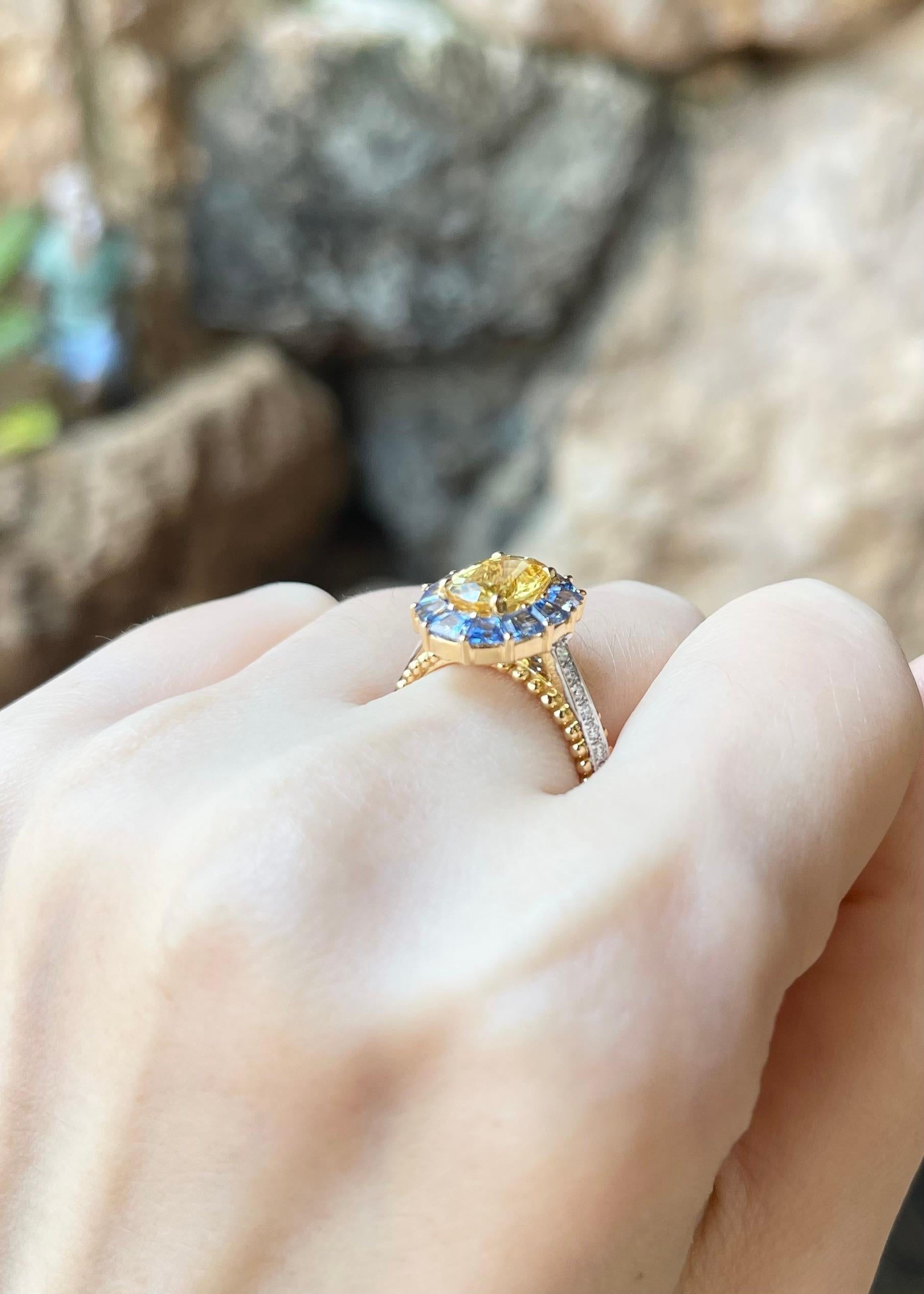 Bague en or 18 carats avec saphir jaune, saphir bleu et diamant Pour femmes en vente