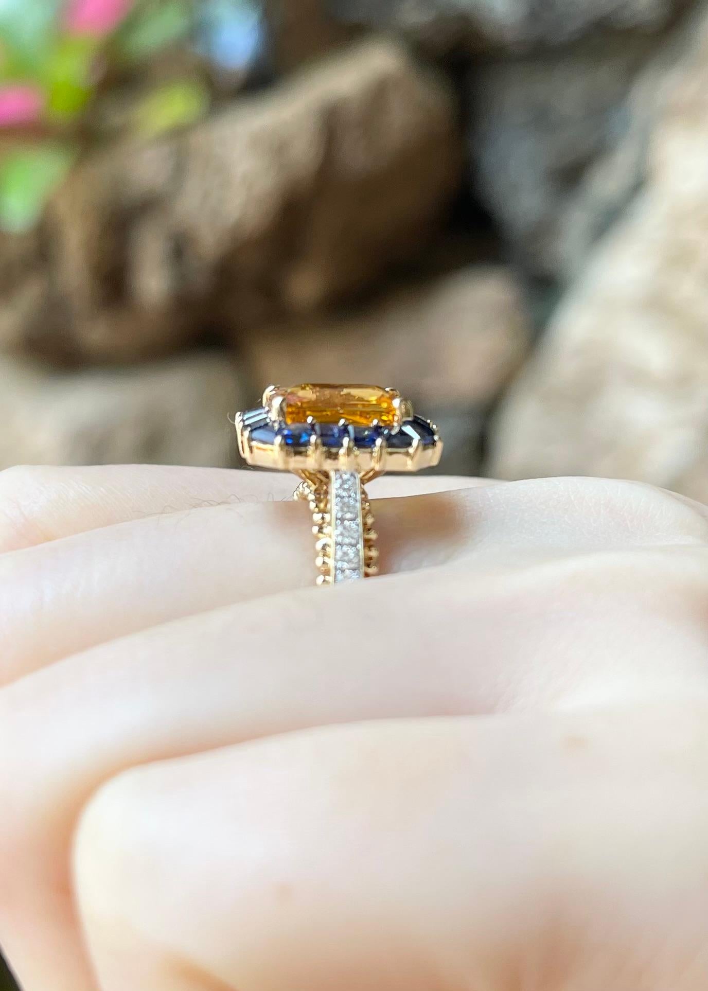 Ring aus 18 Karat Gold mit gelbem Saphir mit blauem Saphir und blauem Saphir und Diamant im Angebot 1