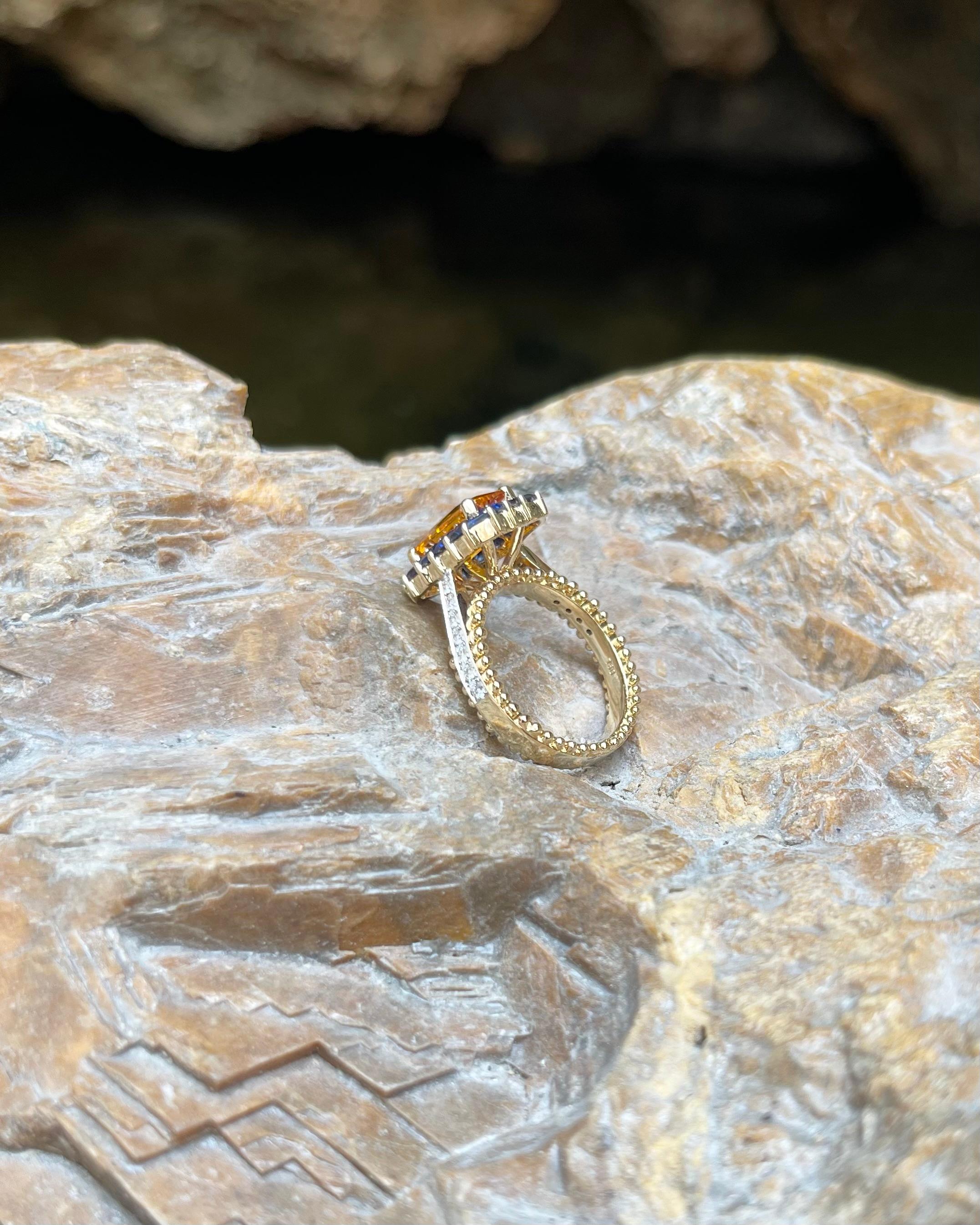 Ring aus 18 Karat Gold mit gelbem Saphir mit blauem Saphir und blauem Saphir und Diamant im Angebot 3