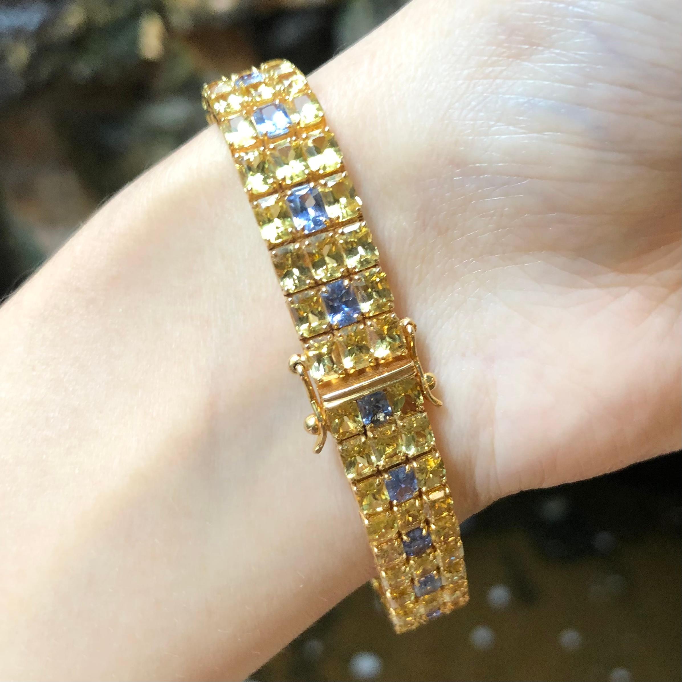 Yellow Sapphire with Blue Sapphire Bracelet Set in 18 Karat Gold Settings In New Condition For Sale In Bangkok, TH
