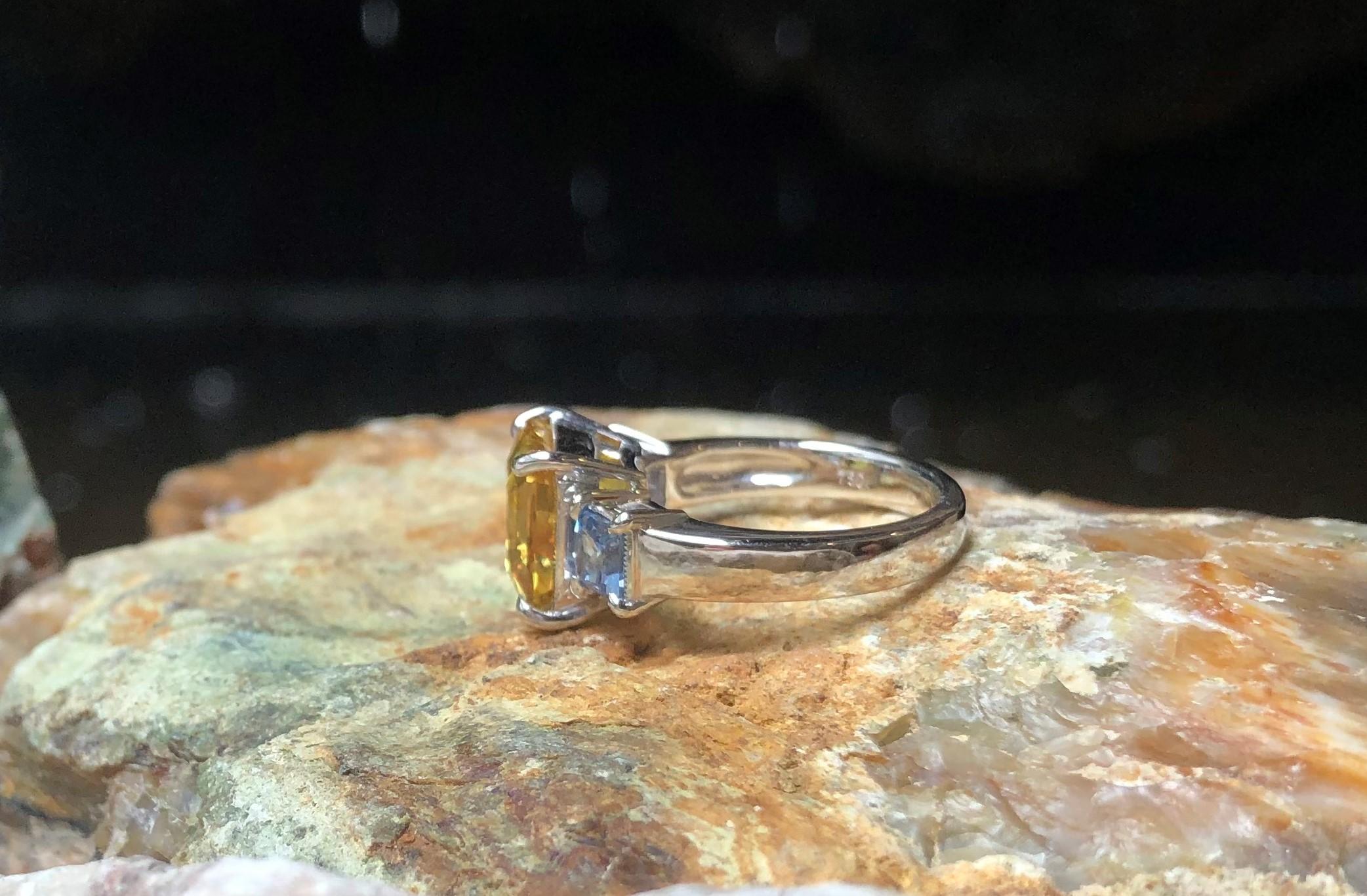 Yellow Sapphire with Blue Sapphire Ring Set in 18 Karat White Gold Settings For Sale 5