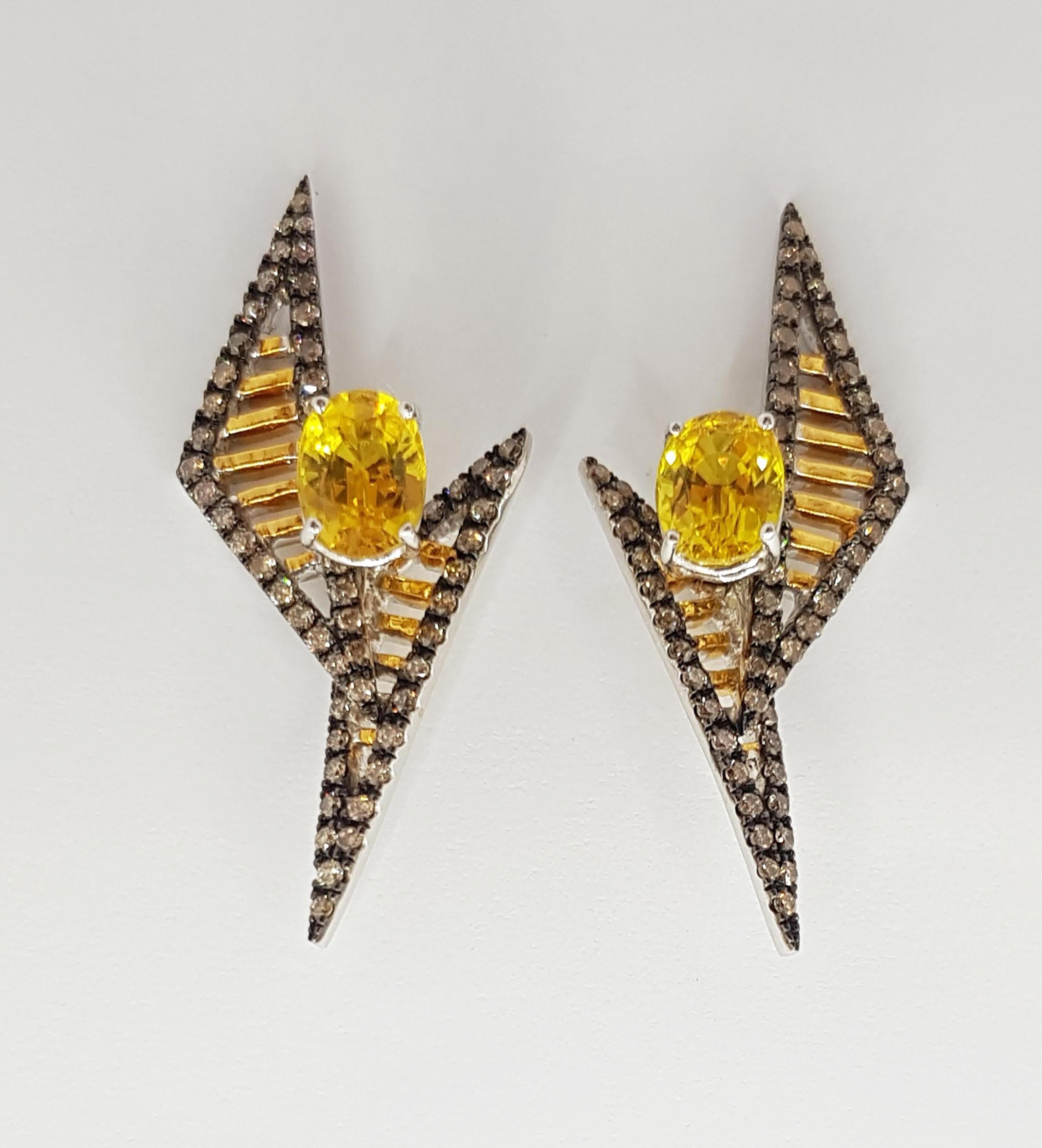 Yellow Sapphire with Brown Diamond Earrings Set in 18k Gold Settings In New Condition For Sale In Bangkok, 10