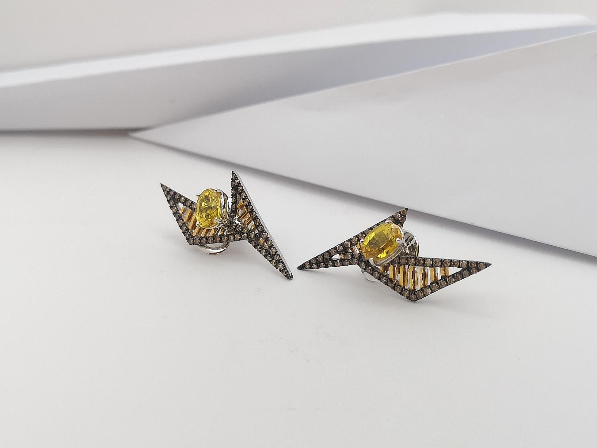 Boucles d'oreilles en saphir jaune et diamant brun montées sur or 18 carats en vente 3