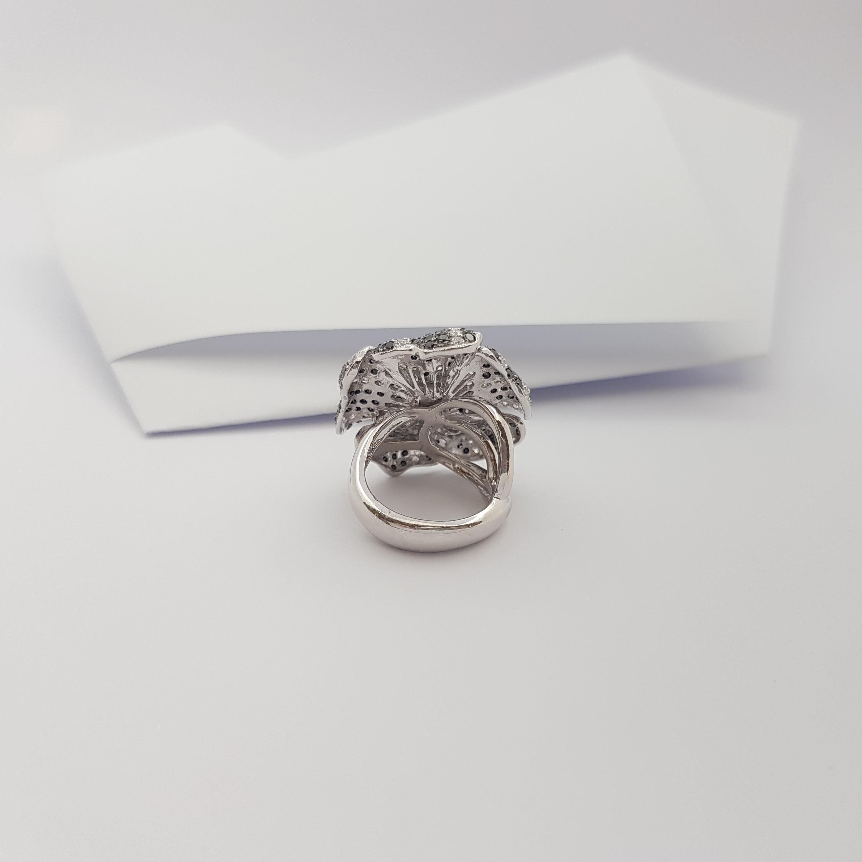 Bague en or blanc 18K avec saphir jaune, diamant et diamant noir en vente 8