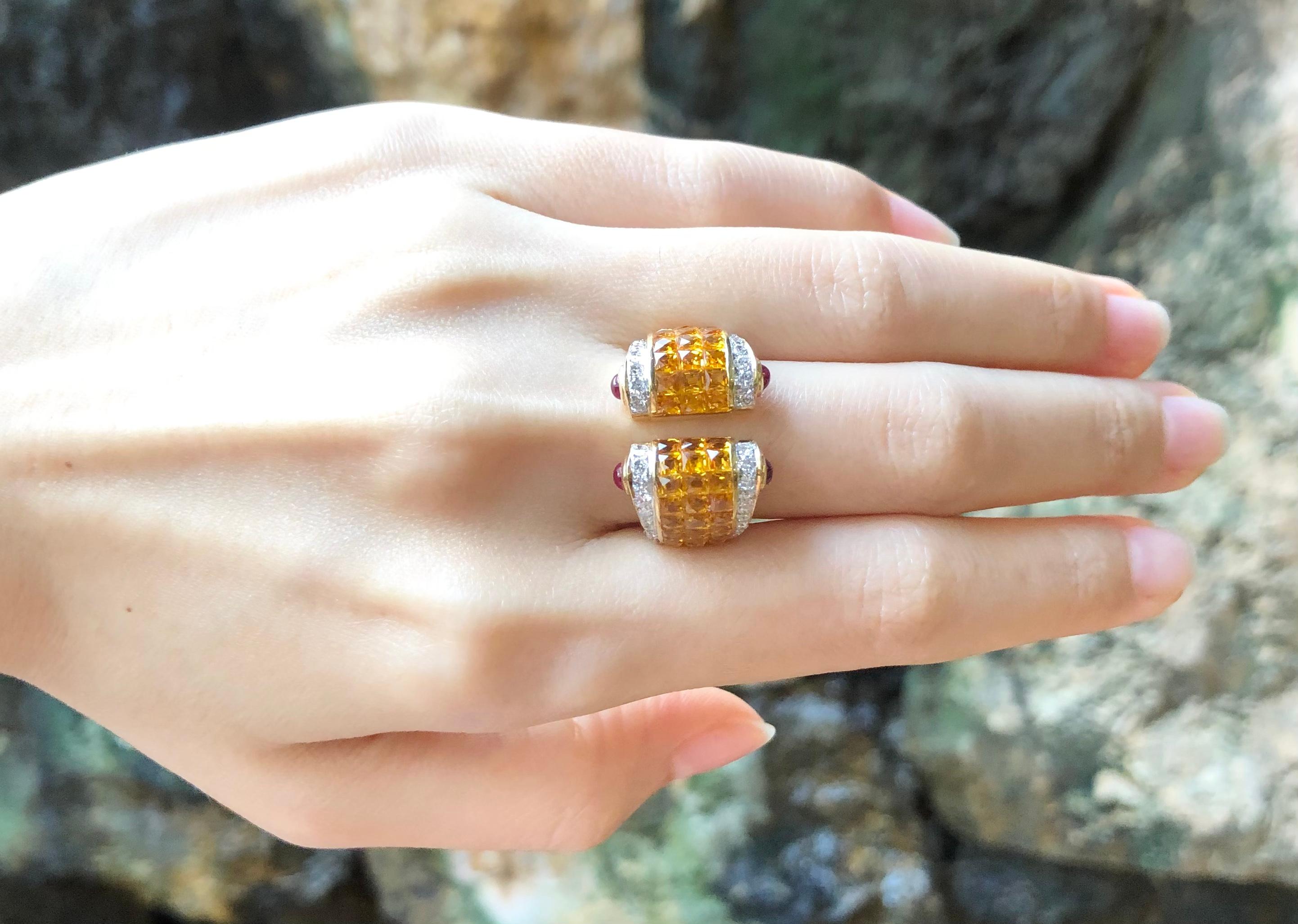 Ring aus 18 Karat Gold mit gelbem Saphir, Diamant und Cabochon-Rubin im Zustand „Neu“ im Angebot in Bangkok, TH