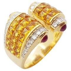 Ring aus 18 Karat Gold mit gelbem Saphir, Diamant und Cabochon-Rubin