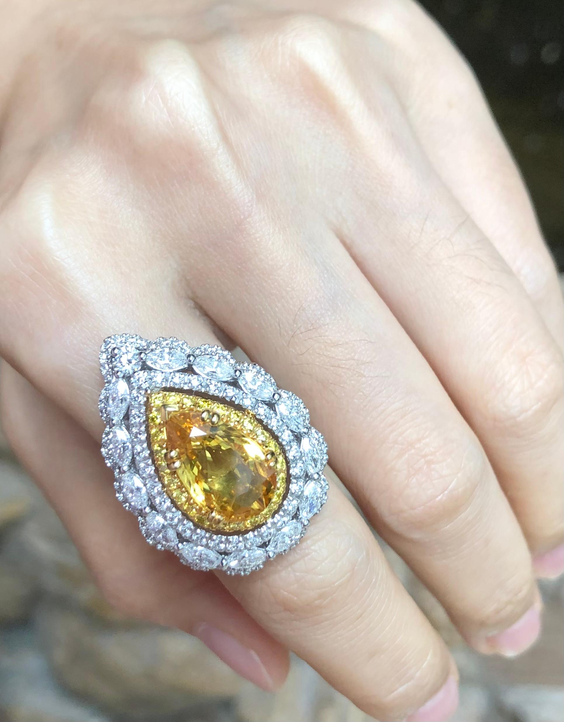 Yellow Sapphire with Diamond and Yellow Diamond Ring Set in 18 Karat White Gold In New Condition For Sale In Bangkok, TH