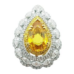 Bague en or blanc 18 carats sertie d'un saphir jaune avec diamants et d'un diamant jaune