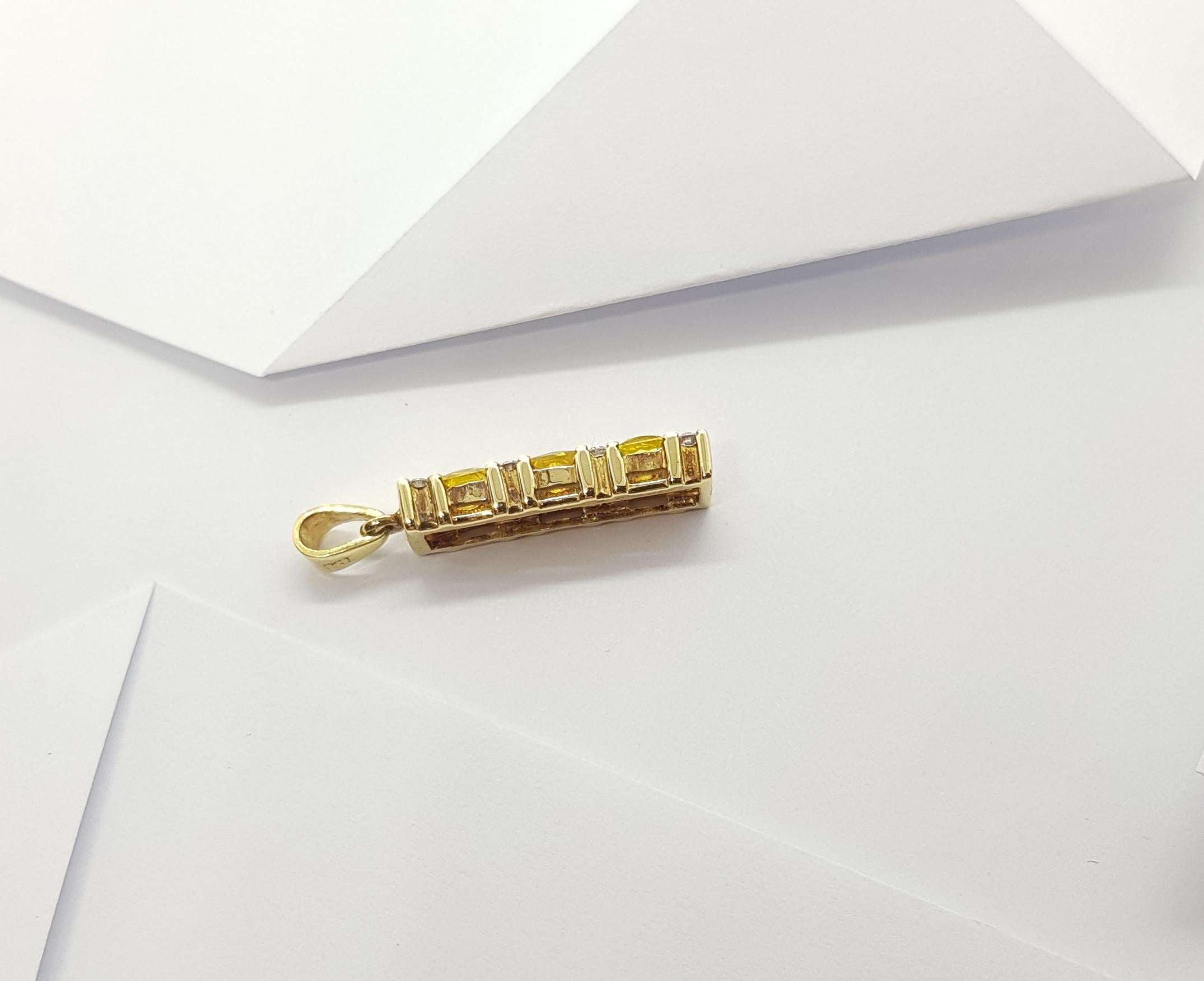 Pendentif en or 18 carats serti d'un saphir jaune et de diamants Pour femmes en vente