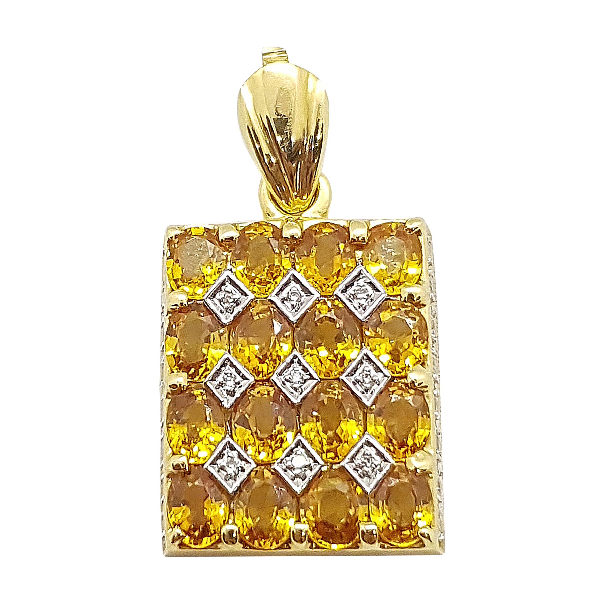 Pendentif en or 18 carats serti d'un saphir jaune et de diamants en vente