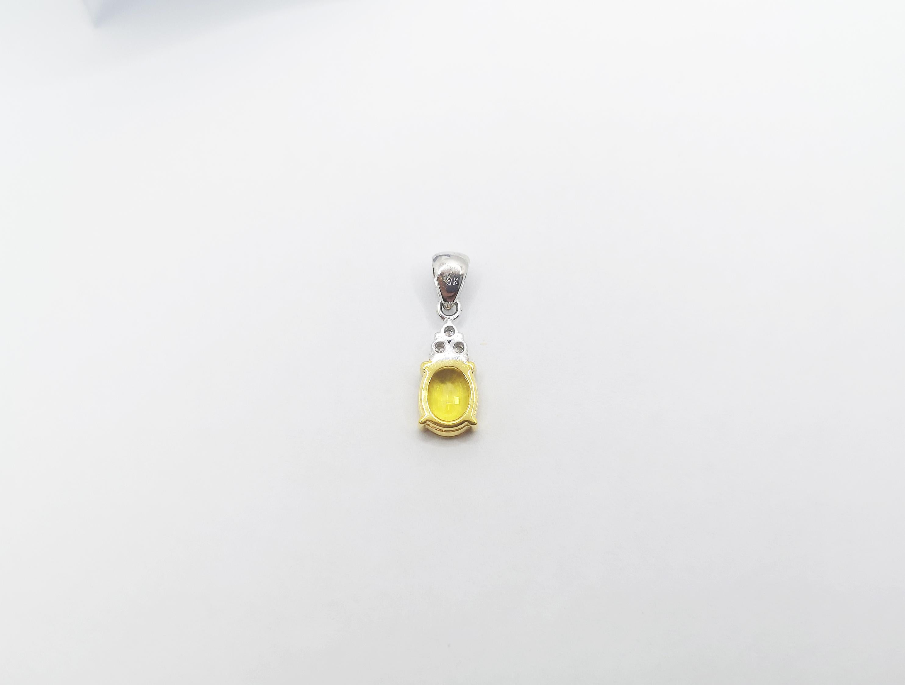 Taglio ovale Ciondolo con zaffiro giallo e diamante con montatura in oro bianco 18 carati in vendita