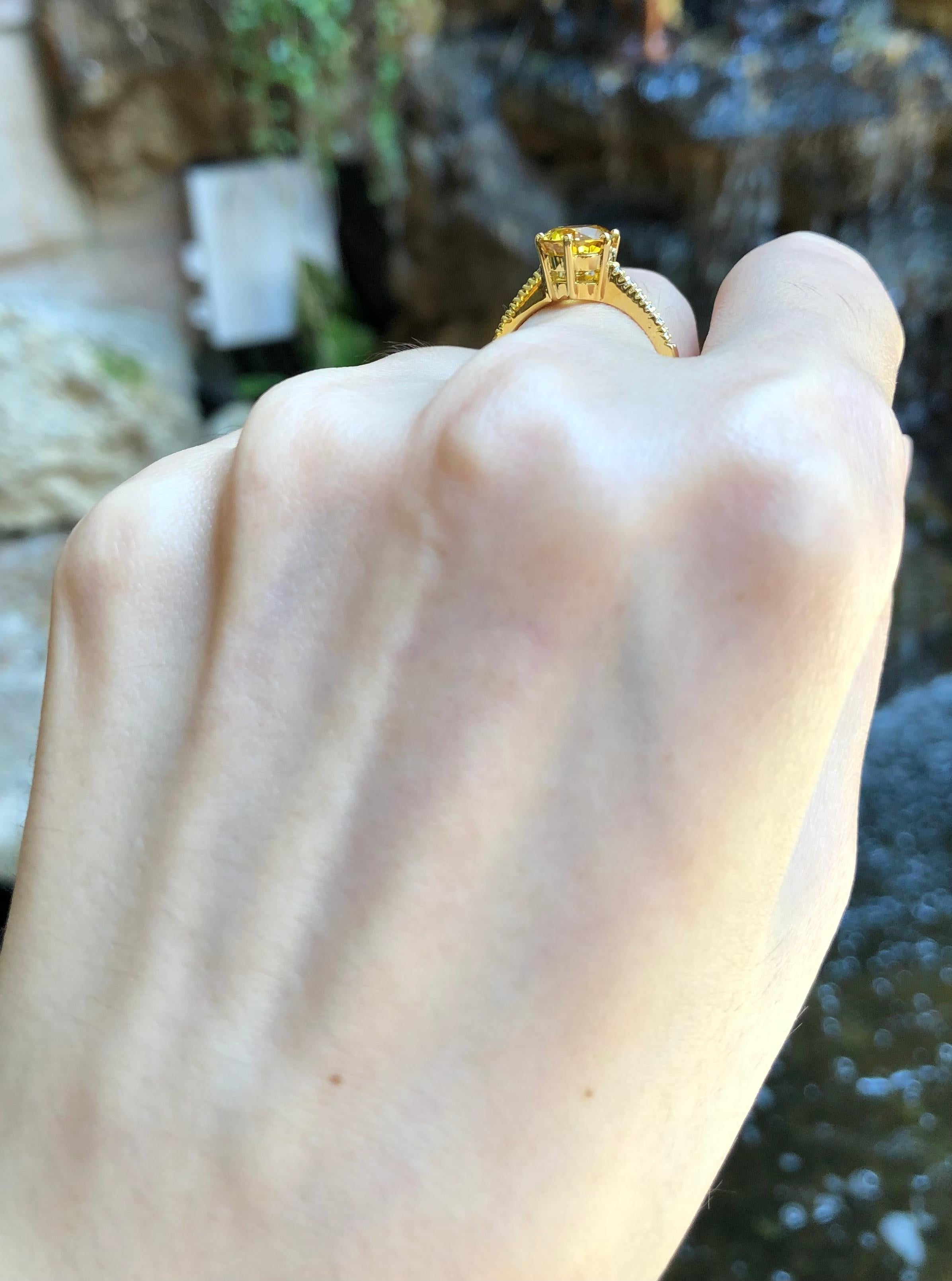 Yellow Sapphire with Diamond Ring Set in 18 Karat Gold Settings In New Condition In Bangkok, TH