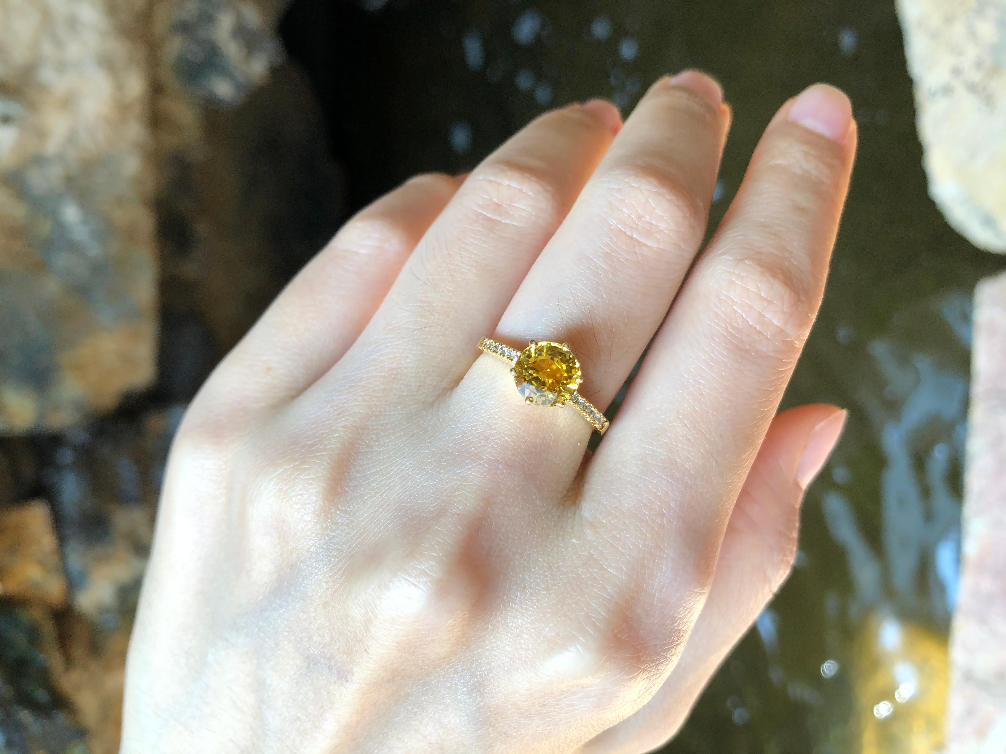 Women's Yellow Sapphire with Diamond Ring Set in 18 Karat Gold Settings