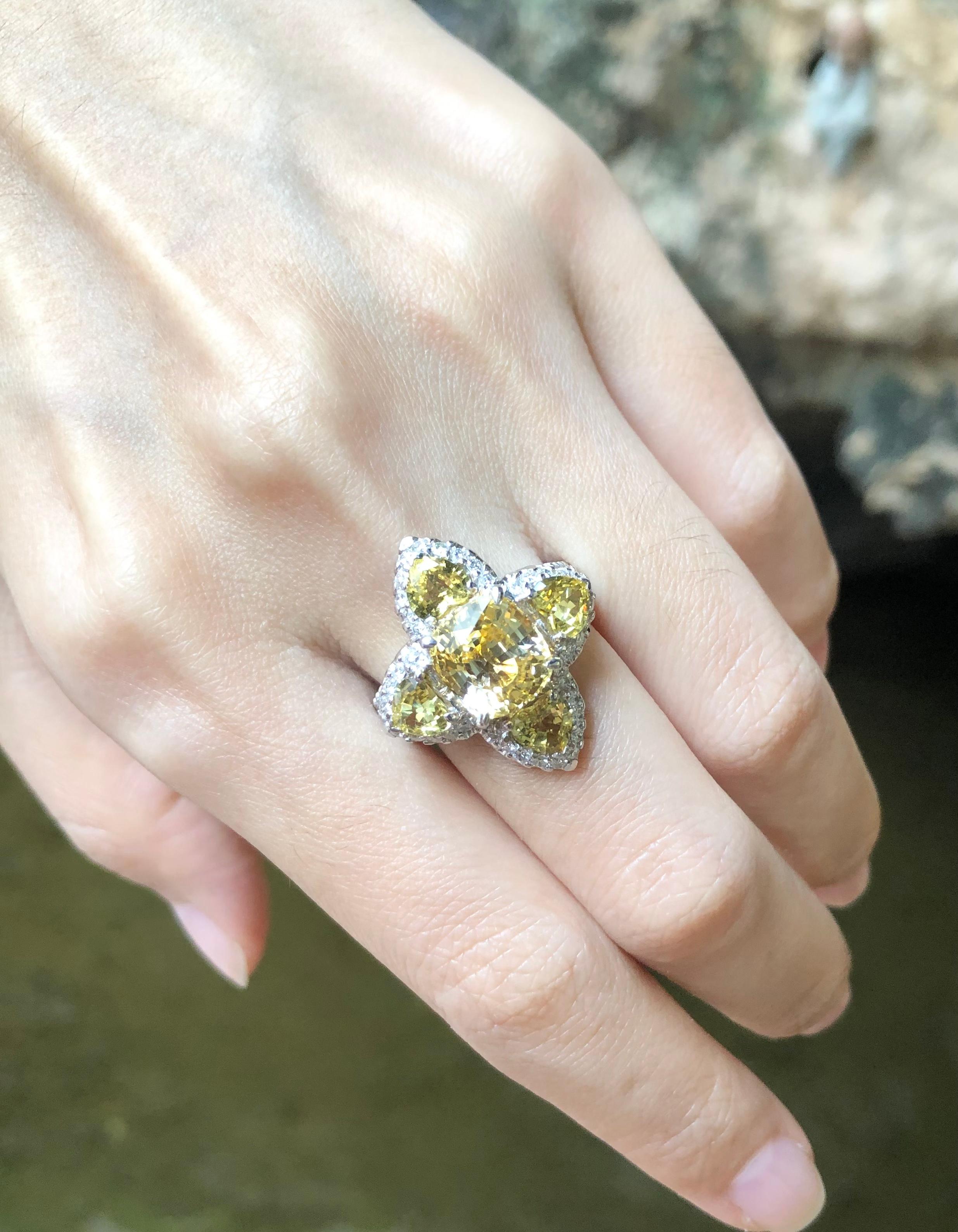 Yellow Sapphire with Diamond Ring Set in 18 Karat White Gold For Sale 1