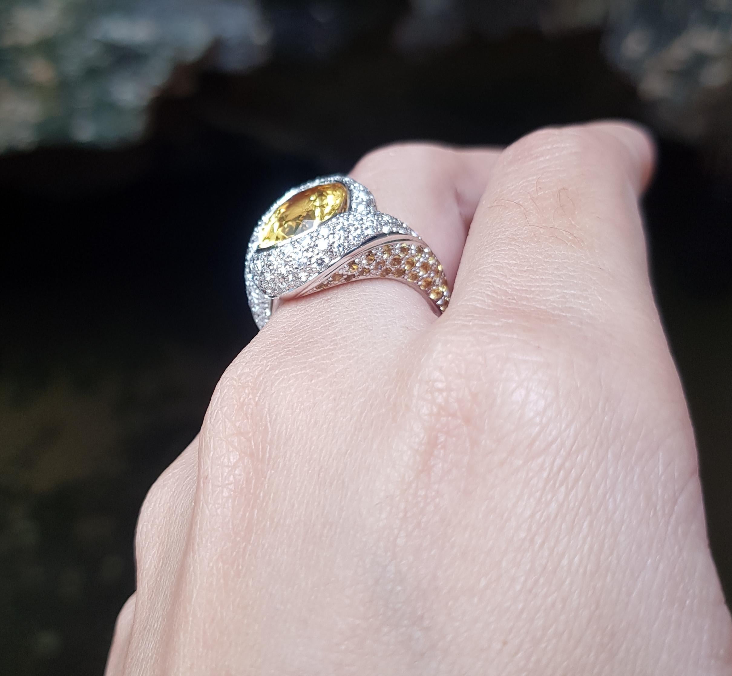 Yellow Sapphire with Diamond Ring Set in 18 Karat White Gold Settings In New Condition For Sale In Bangkok, TH