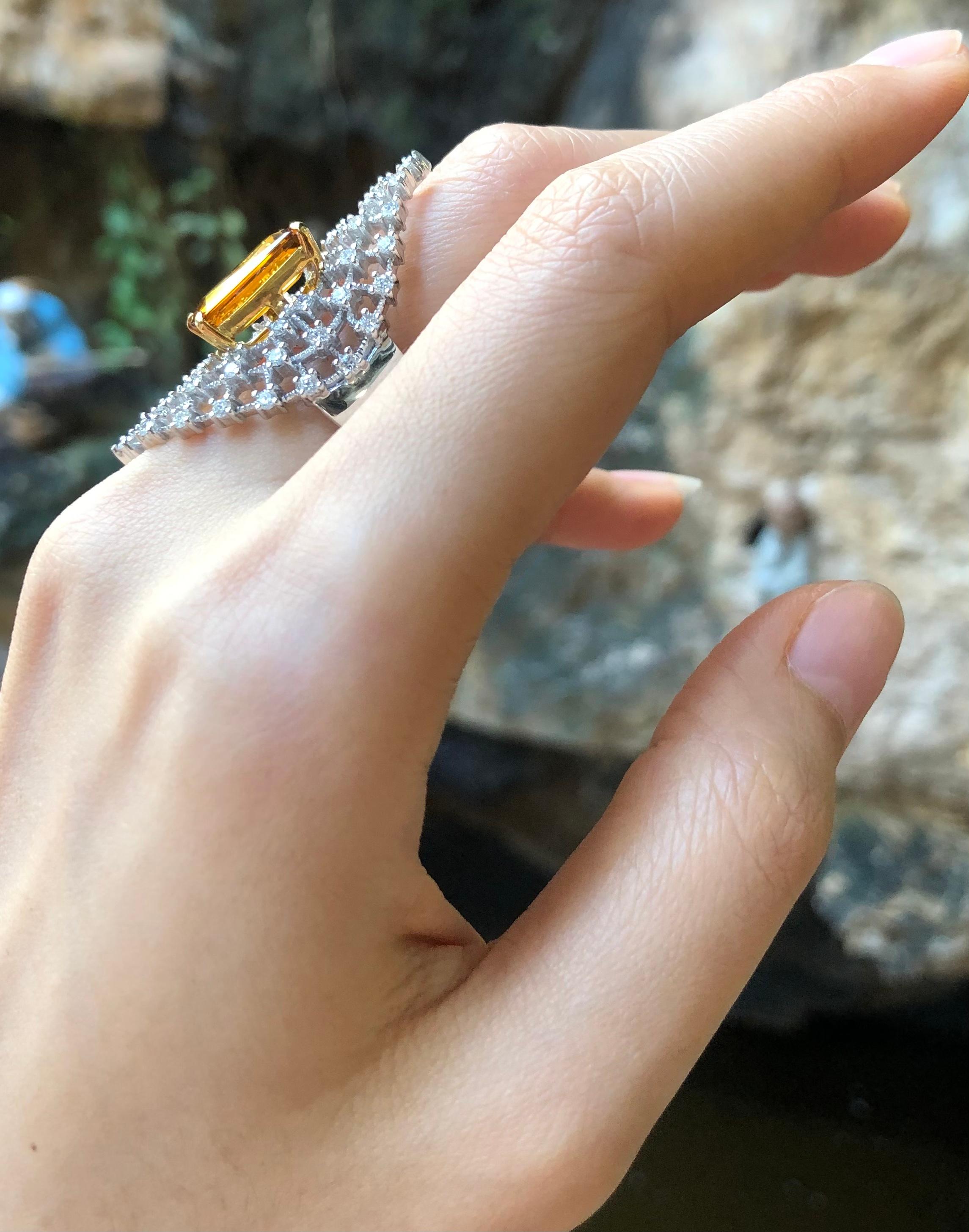 Yellow Sapphire with Diamond Ring Set in 18 Karat White Gold Settings In New Condition For Sale In Bangkok, TH