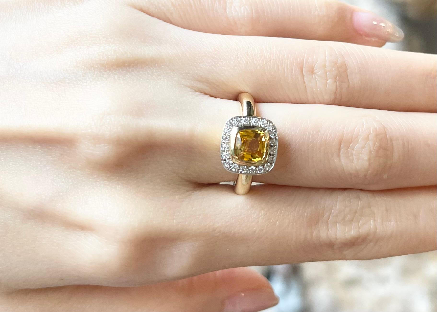 Contemporain Bague en or 18 carats avec saphir jaune et diamant en vente