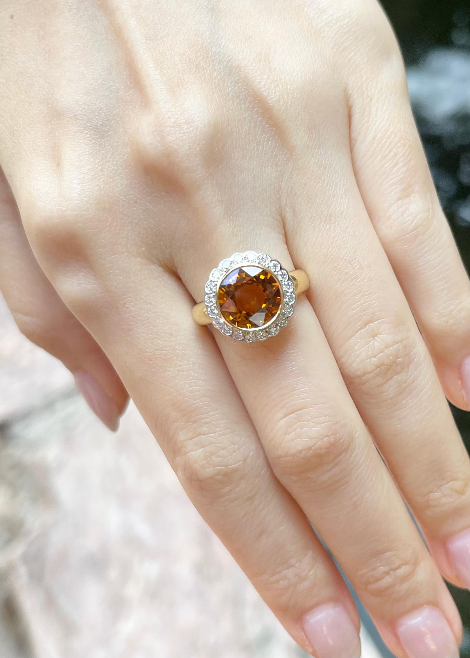 Round Cut Yellow Sapphire with Diamond Ring set in 18K Gold Setting For Sale
