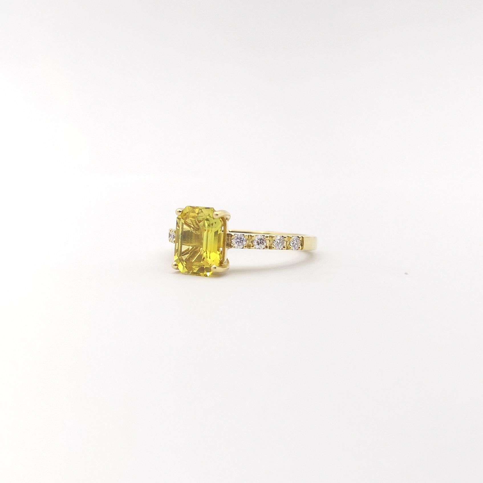 Bague en or 18 carats avec saphir jaune et diamant en vente 2