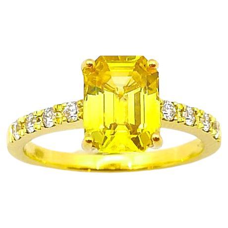 Gelber Saphir mit Diamantring in 18 Karat Goldfassung mit Diamantring