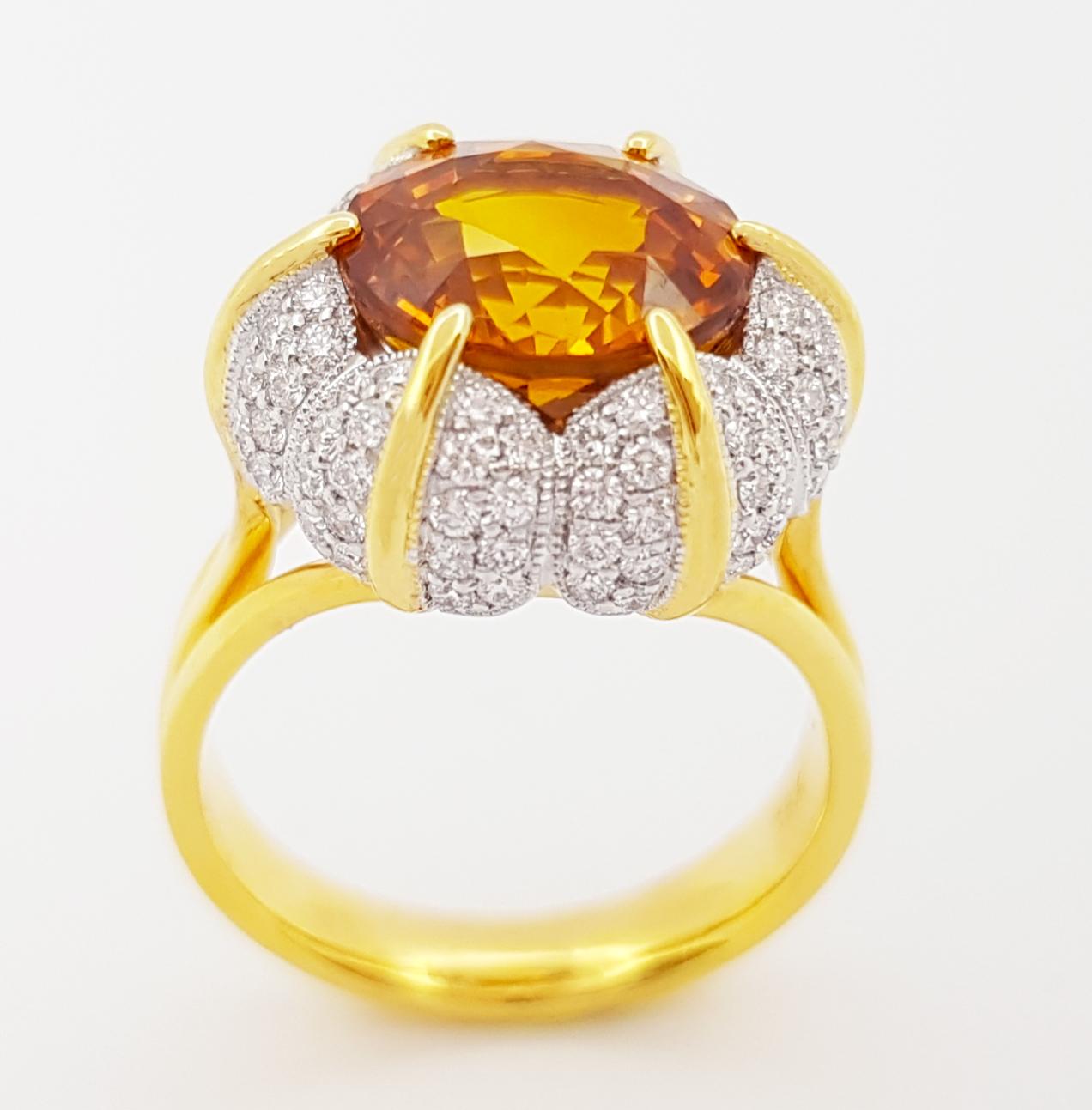 Bague en saphir jaune et diamant sertie en or 18K en vente 4