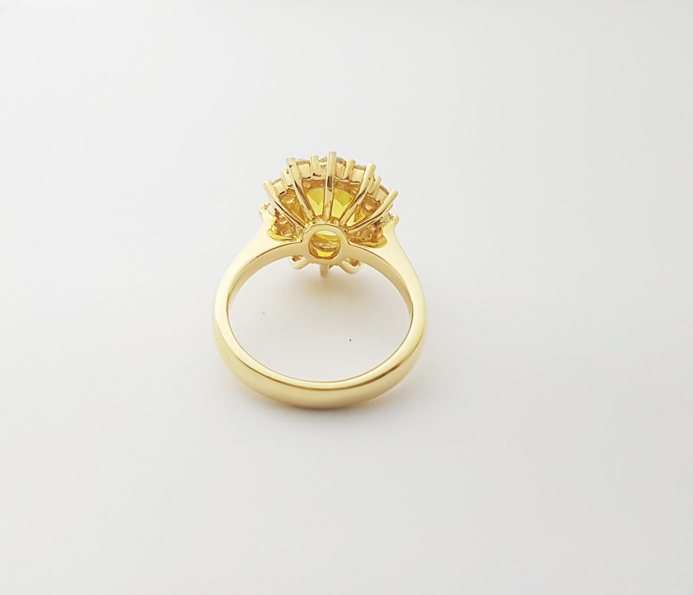 Gelber Saphir mit Diamantring in 18 Karat Gold gefasst im Angebot 4