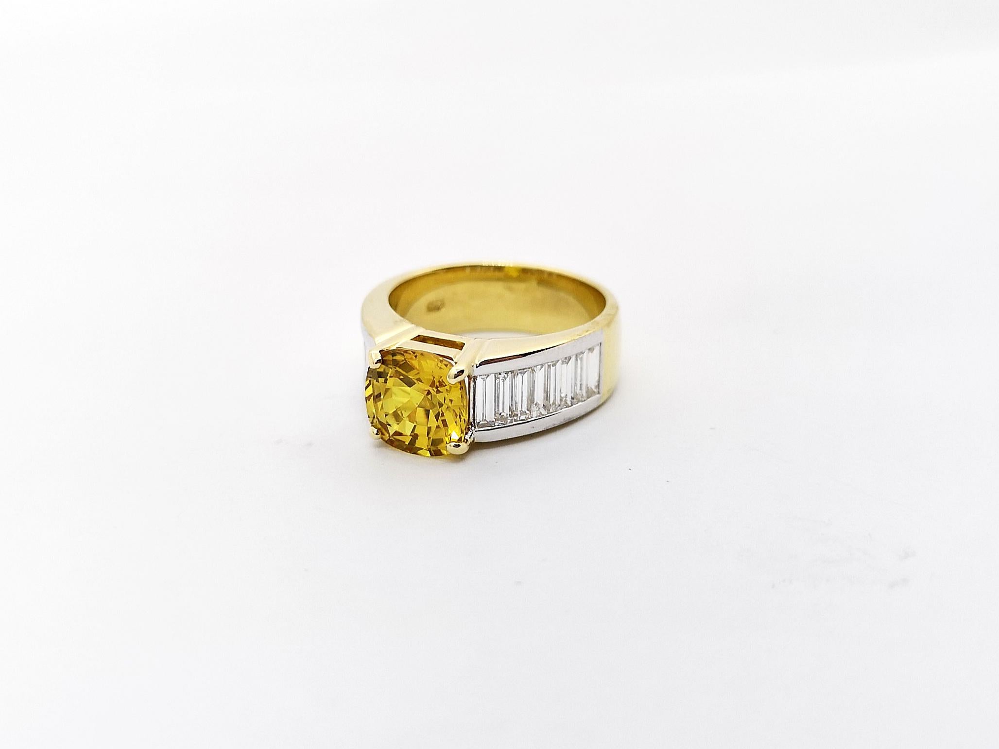 Bague en saphir jaune et diamant sertie en or 18K en vente 5
