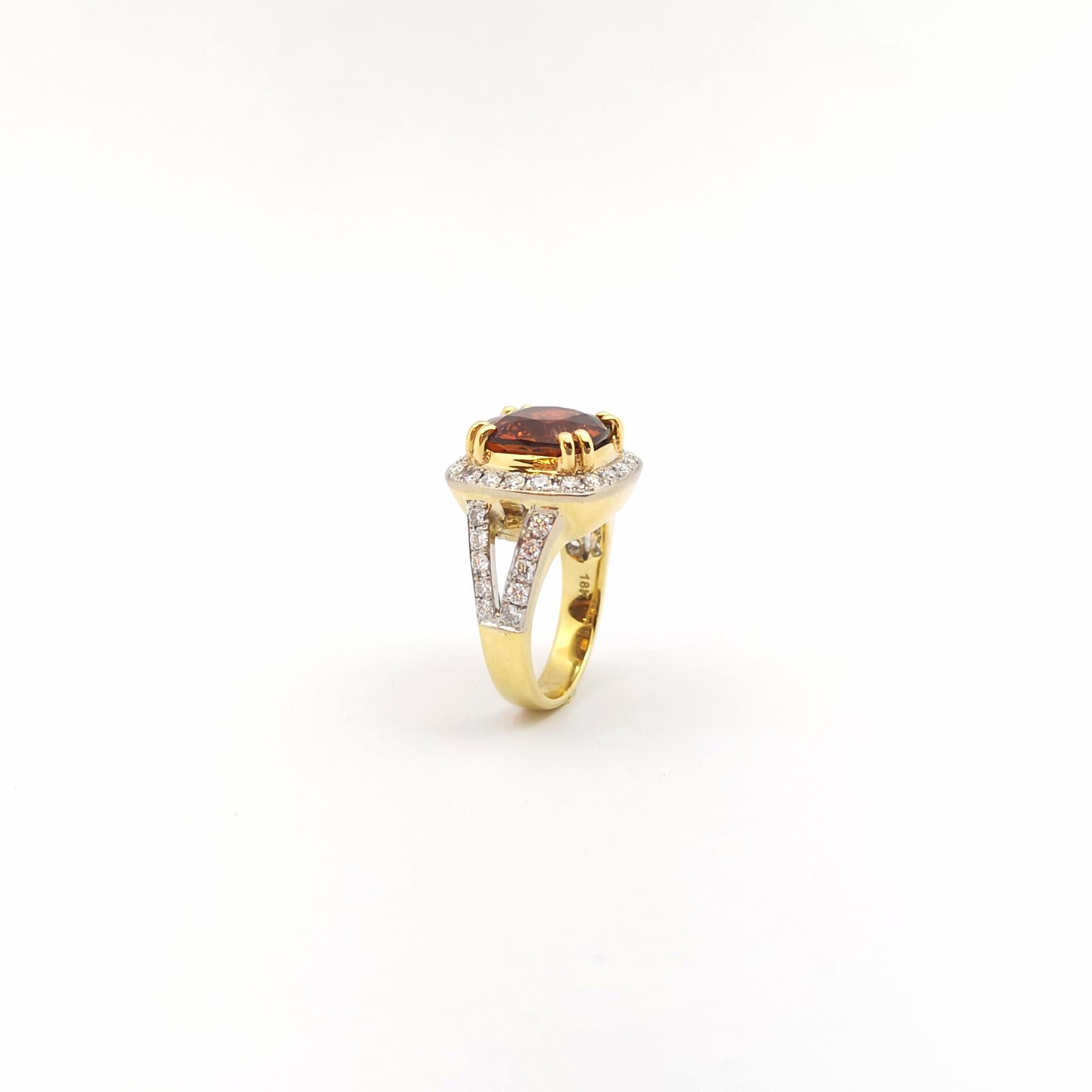 Bague en saphir jaune et diamant sertie en or 18K en vente 9