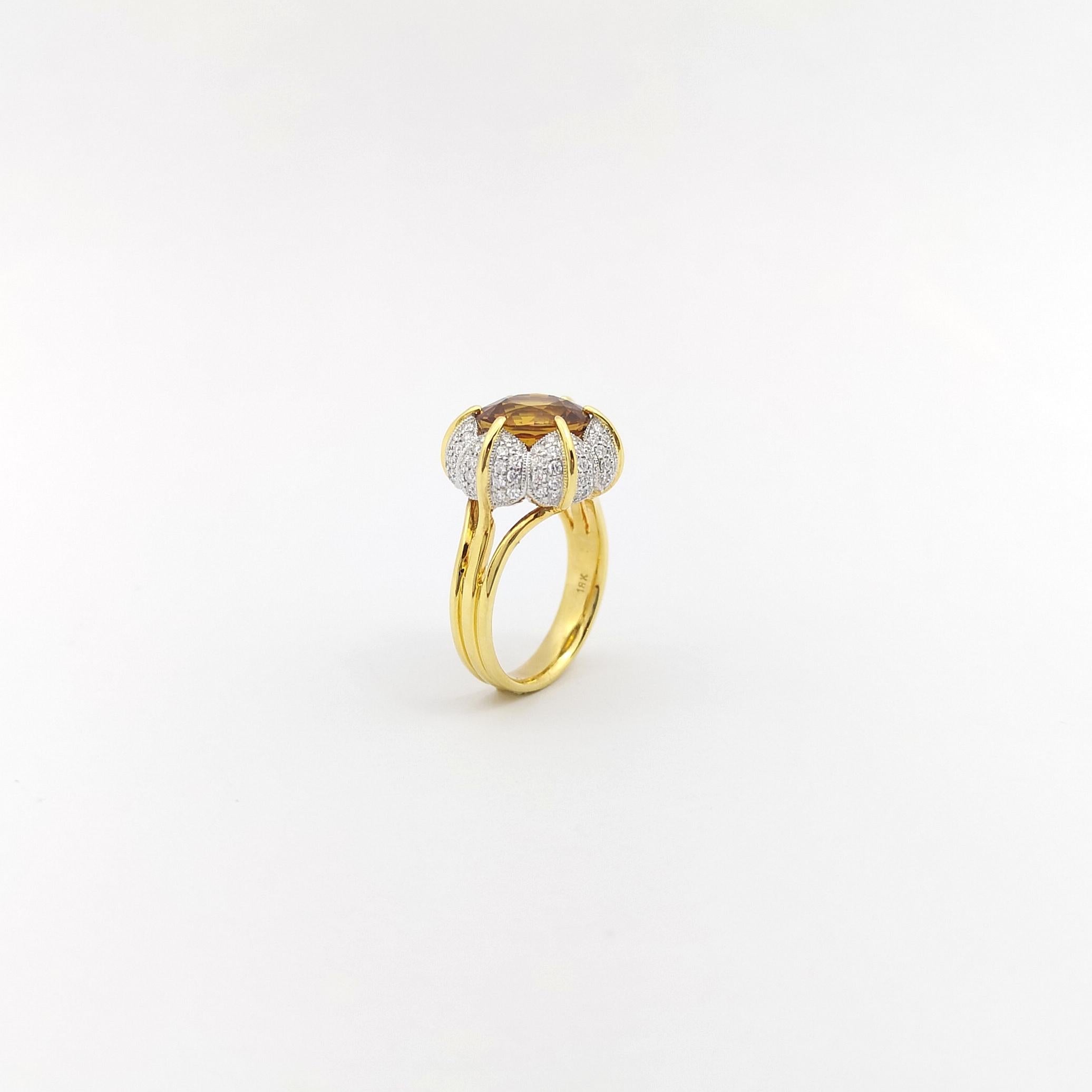 Bague en saphir jaune et diamant sertie en or 18K en vente 9
