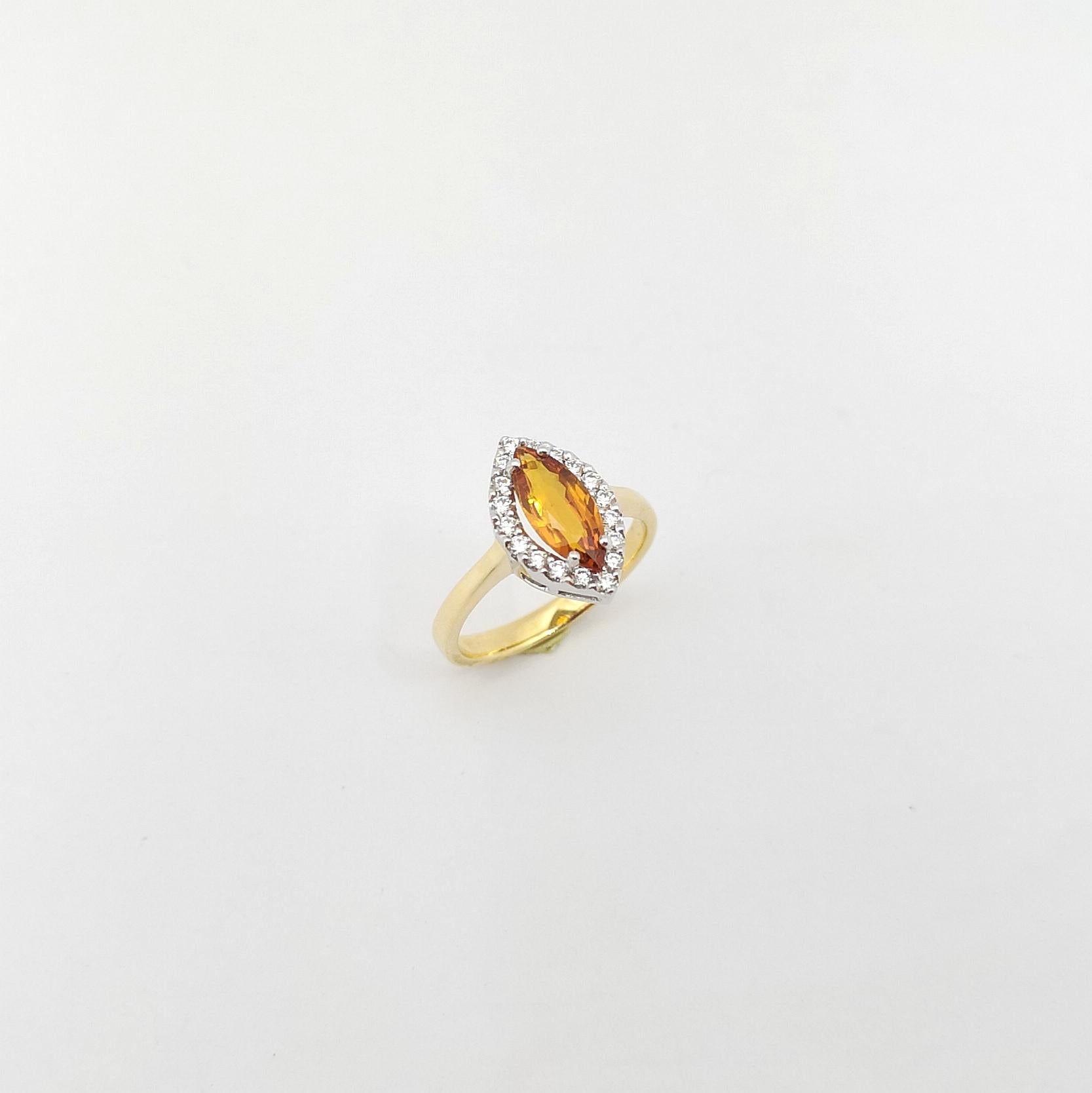 Bague en saphir jaune et diamant sertie en or 18K en vente 9