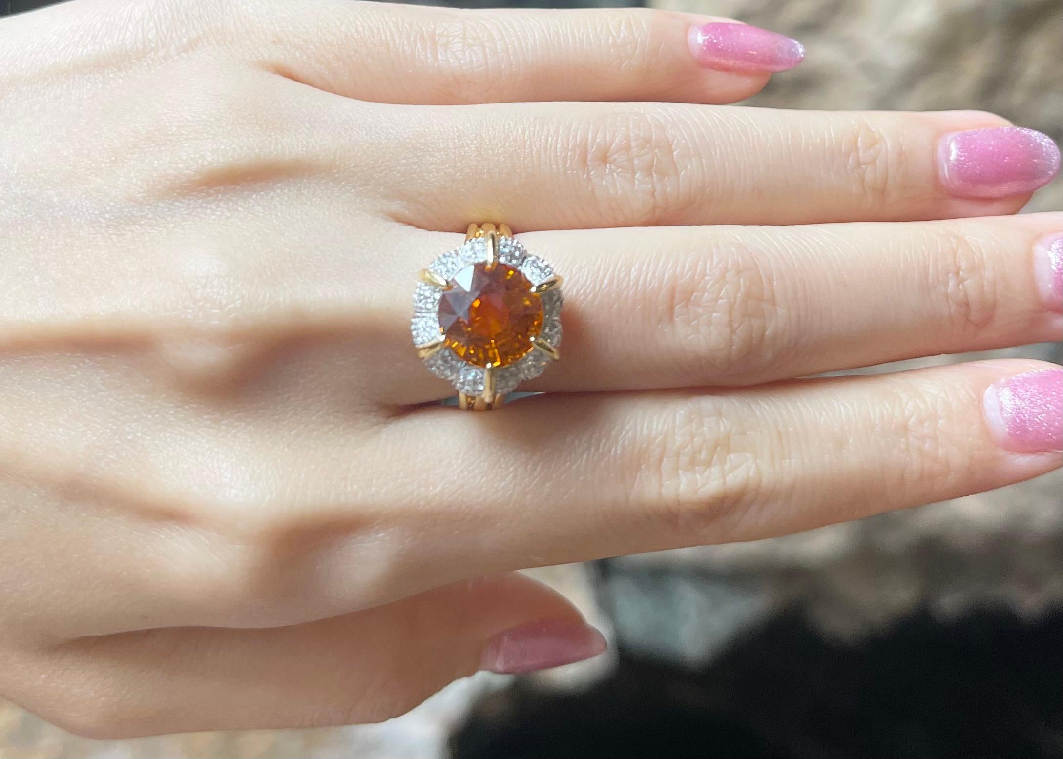 Art déco Bague en saphir jaune et diamant sertie en or 18K en vente