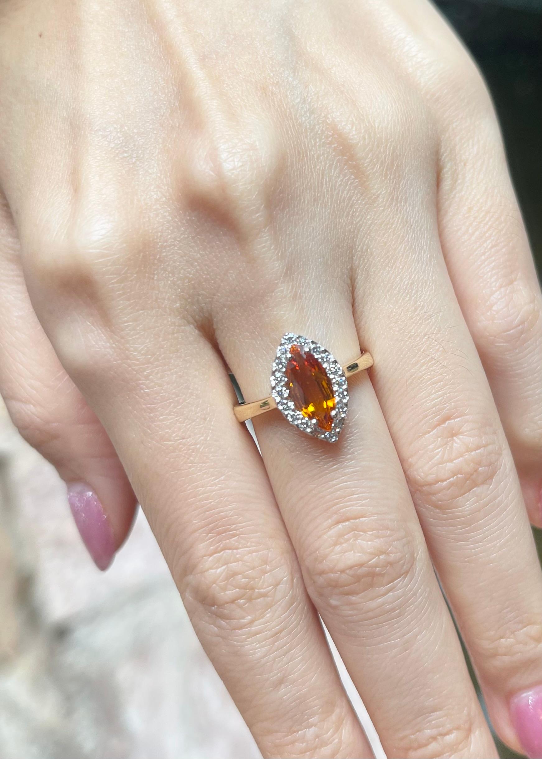 Taille Marquise Bague en saphir jaune et diamant sertie en or 18K en vente