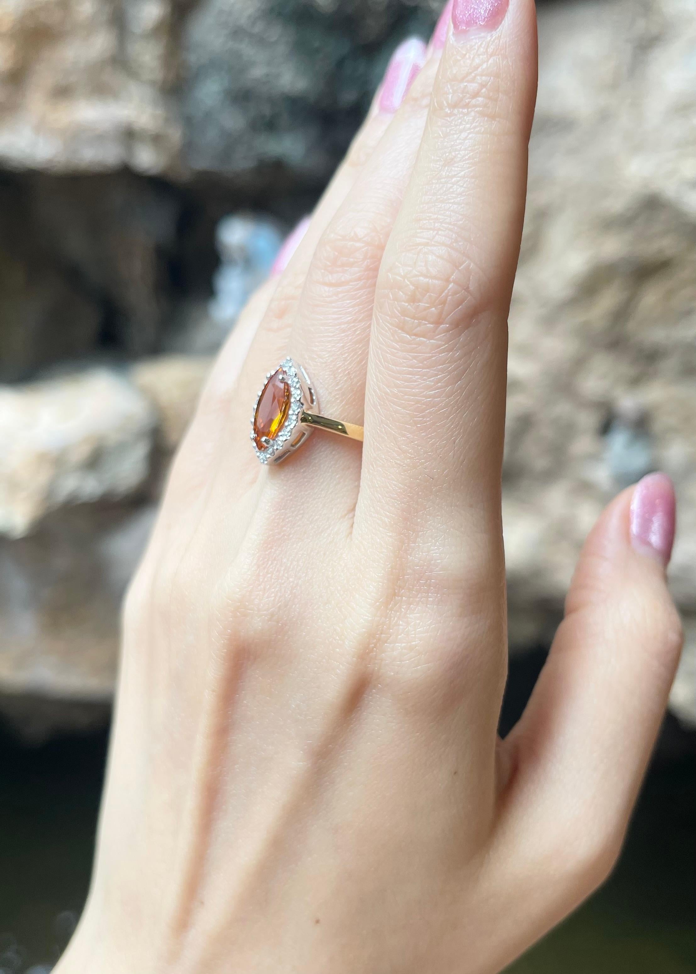 Bague en saphir jaune et diamant sertie en or 18K Neuf - En vente à Bangkok, TH