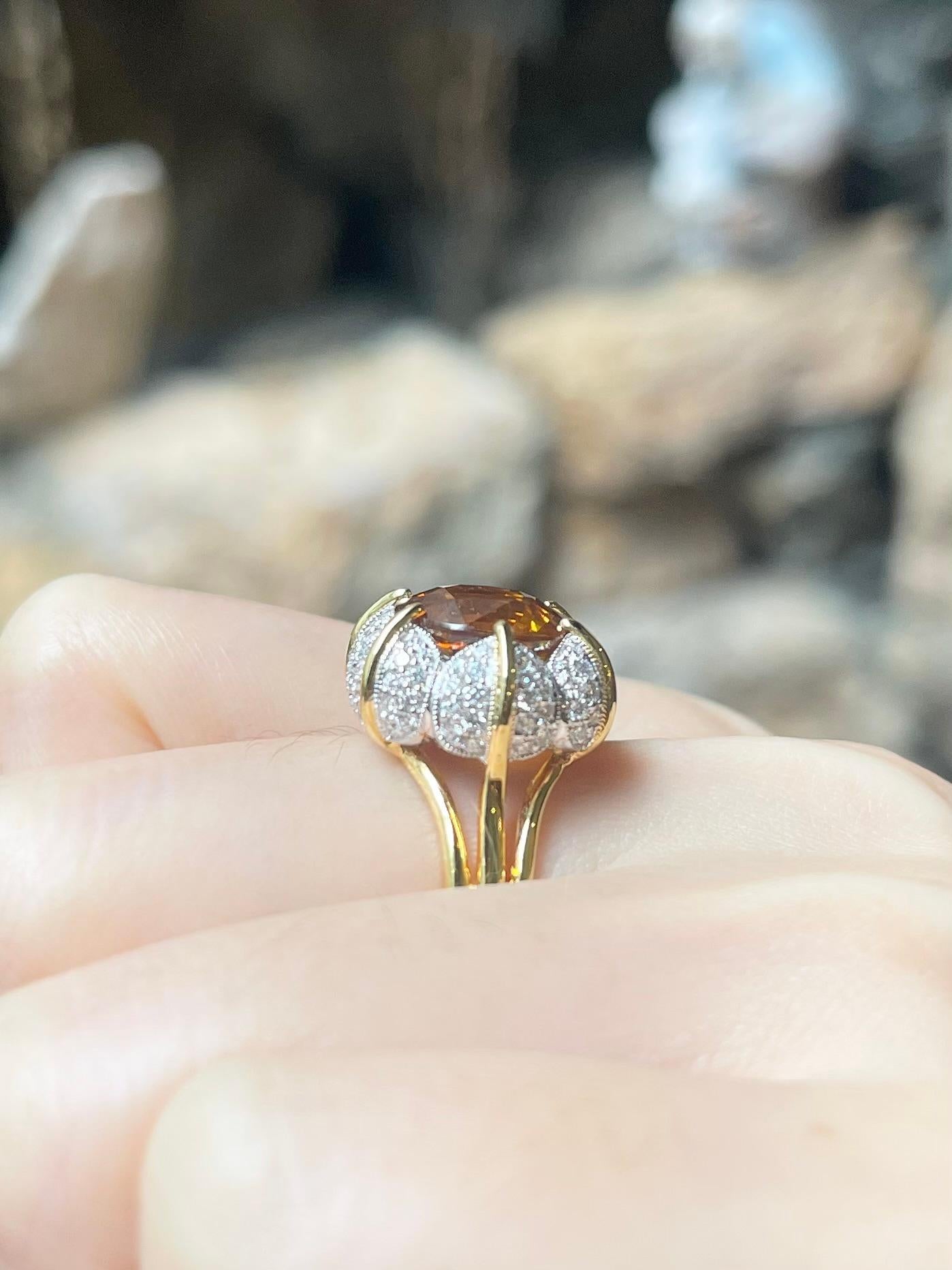 Bague en saphir jaune et diamant sertie en or 18K Pour femmes en vente